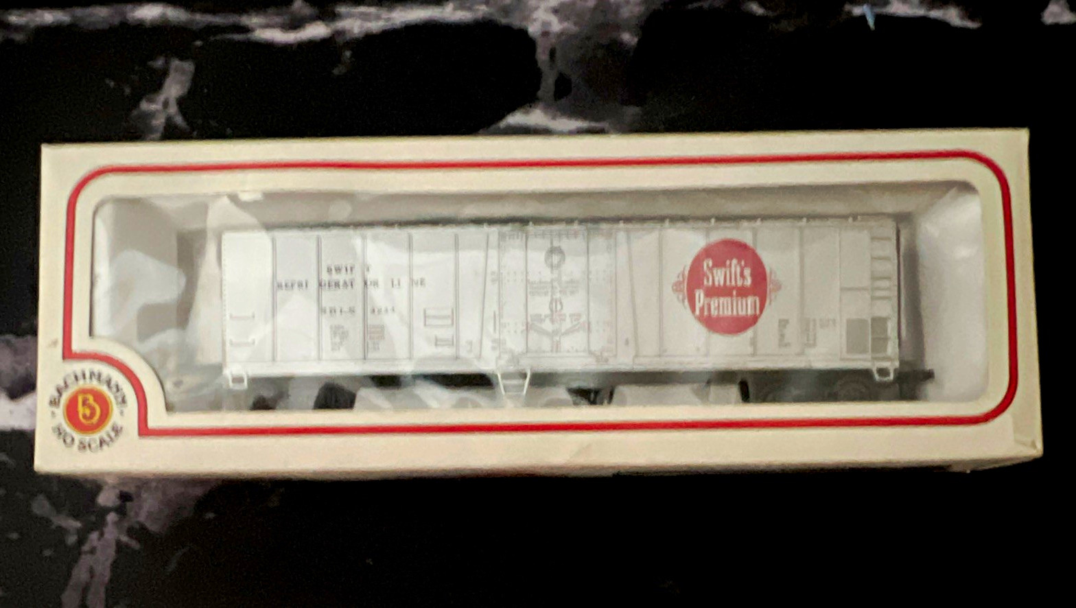 Bachmann Swift HO Refrigerator Car 39005 Ready to Go White/Red Analog