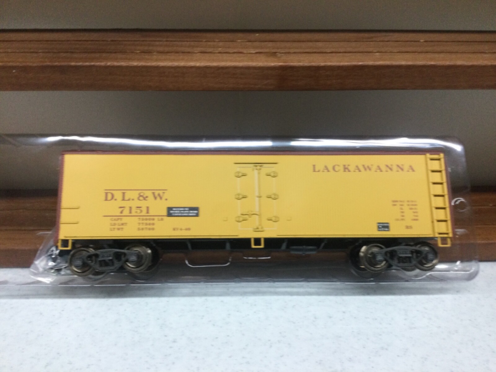 Crown Models Limited Edition D,L&W Composite Reefer O-Scale 2-Rail NEW