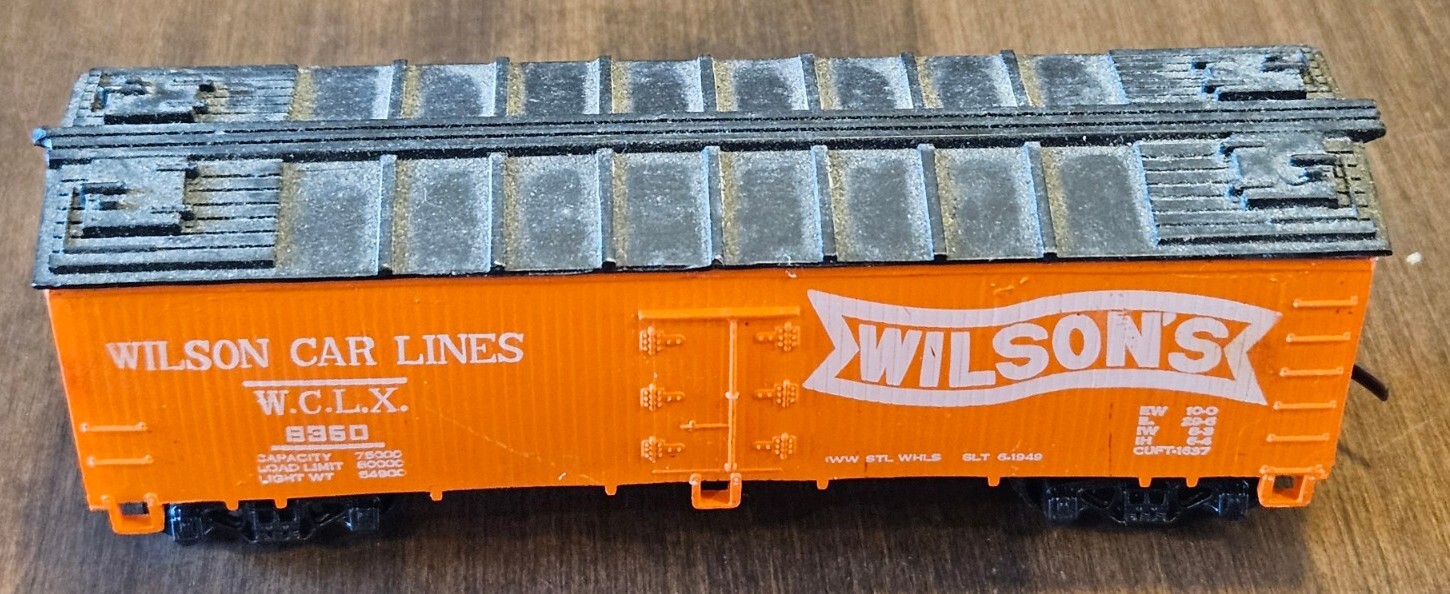HO Scale Wilson’s Car Lines W.C.L.X. 8360 Reefer Freight Box Car Train ~ T7467
