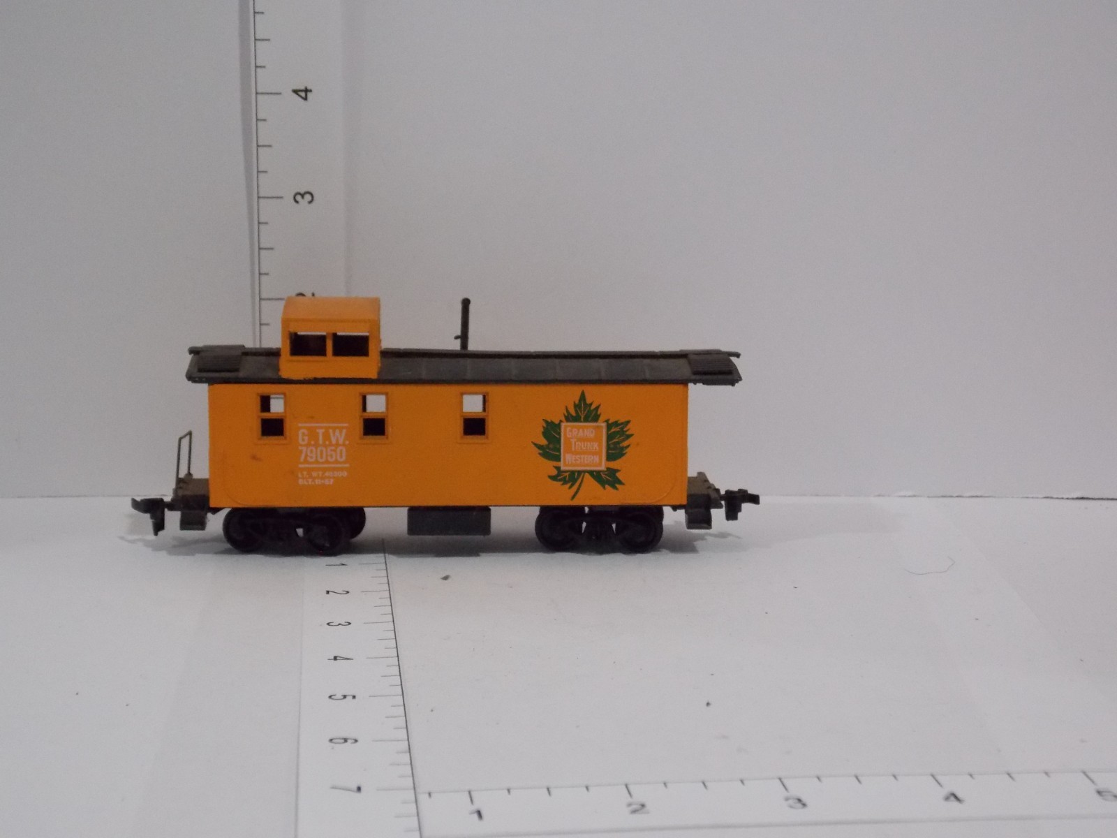 Grand Trunk Western GTW 79050 HO Scale Caboose Orange Black Train Car Used