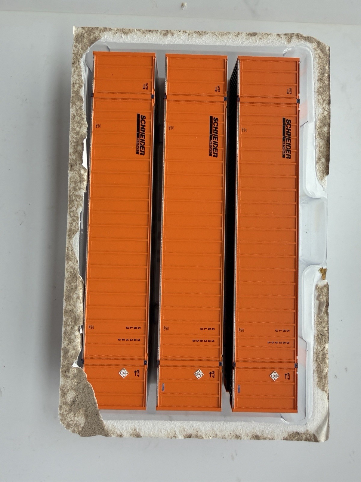 Athearn HO Scale Schneider – 53′ Containers (set of 3)