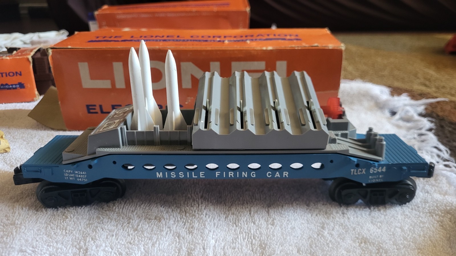 Lionel 6544 Missile Firing Car With 7 Rockets – Box and Missile Packages Include