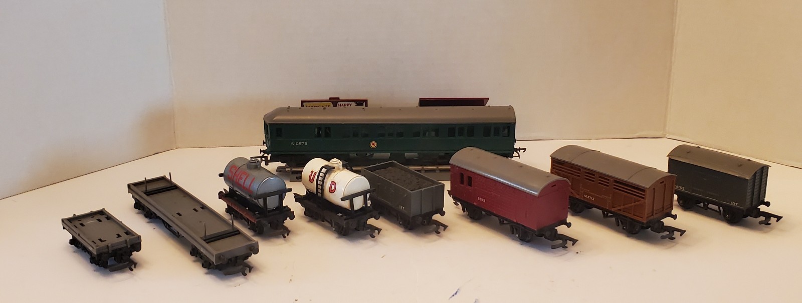 Tri-ang Made In England 00 Gauge Model Train 10 Piece Lot