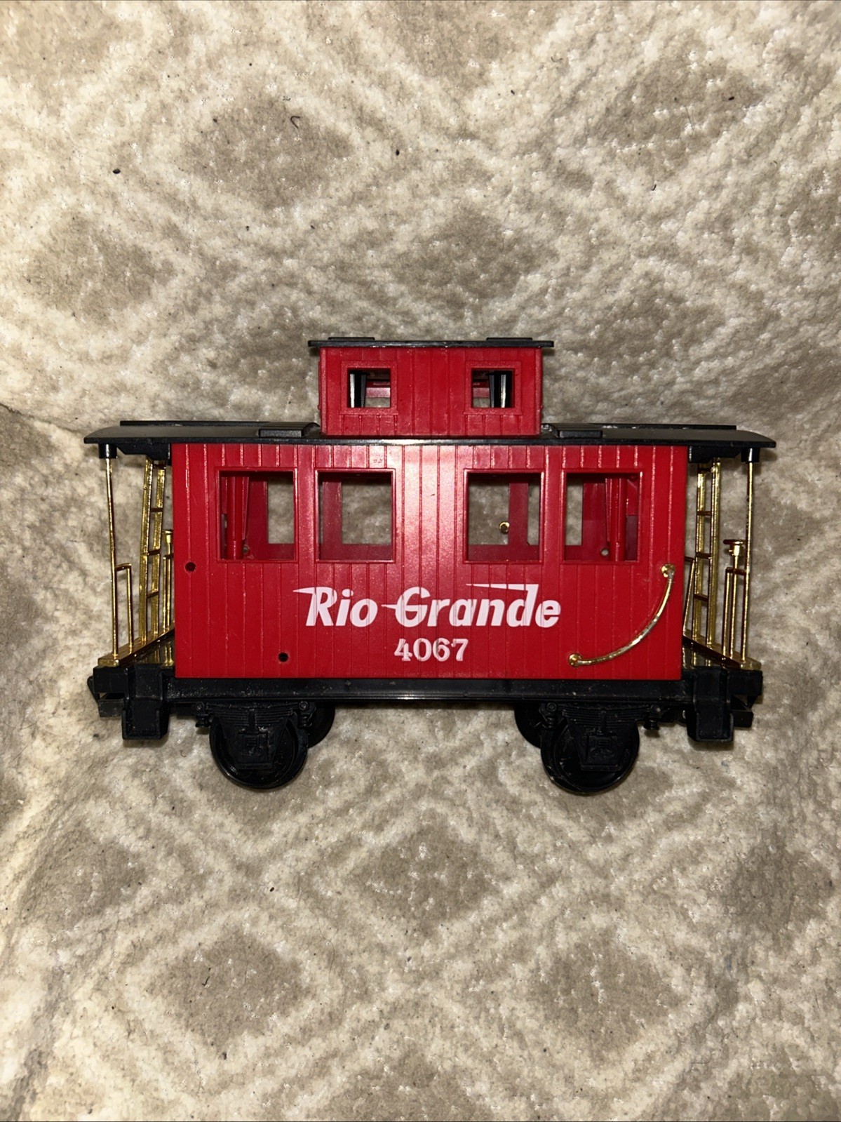 Rio Grande 4067 Reddish-Brown Caboose Scientific Toy Plastic