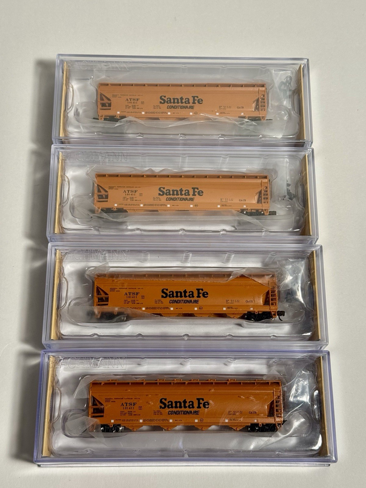 Bachmann Santa Fe Orange Black Center Flow Hopper Cars 4-Pack N Gauge
