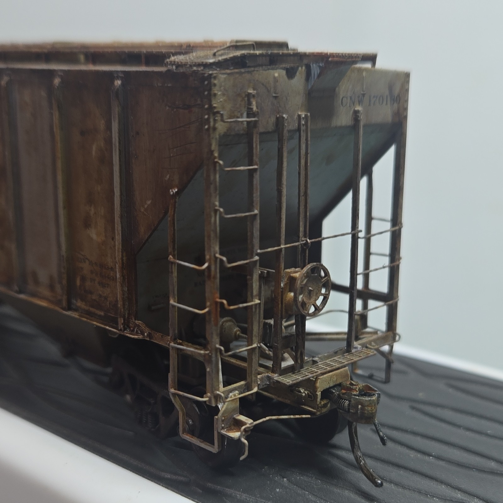 (WEATHERED) Tangent Scale Models HO PS-2 4427 High Side Hopper CNW 170180