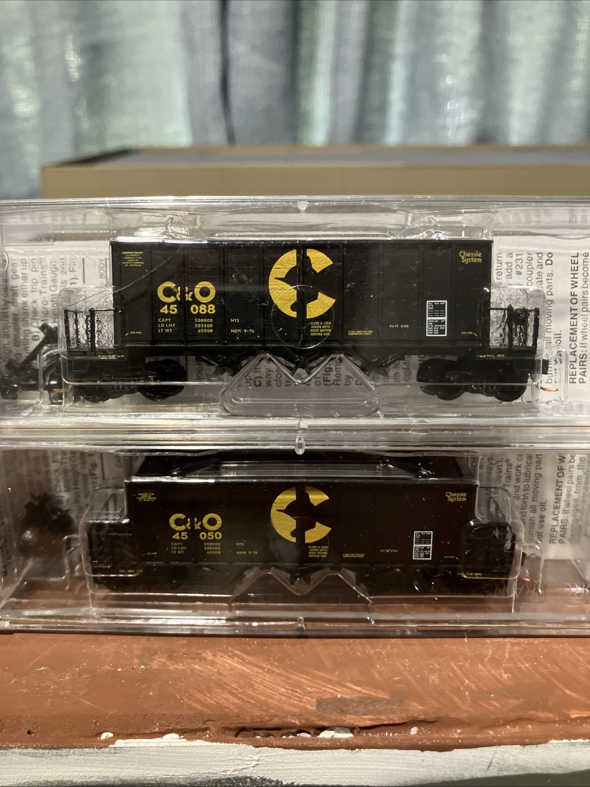 Lot Of 2 N Scale Micro Trains 3 Bay Ortner Rapid Discharge Hoppers C&O Chessie