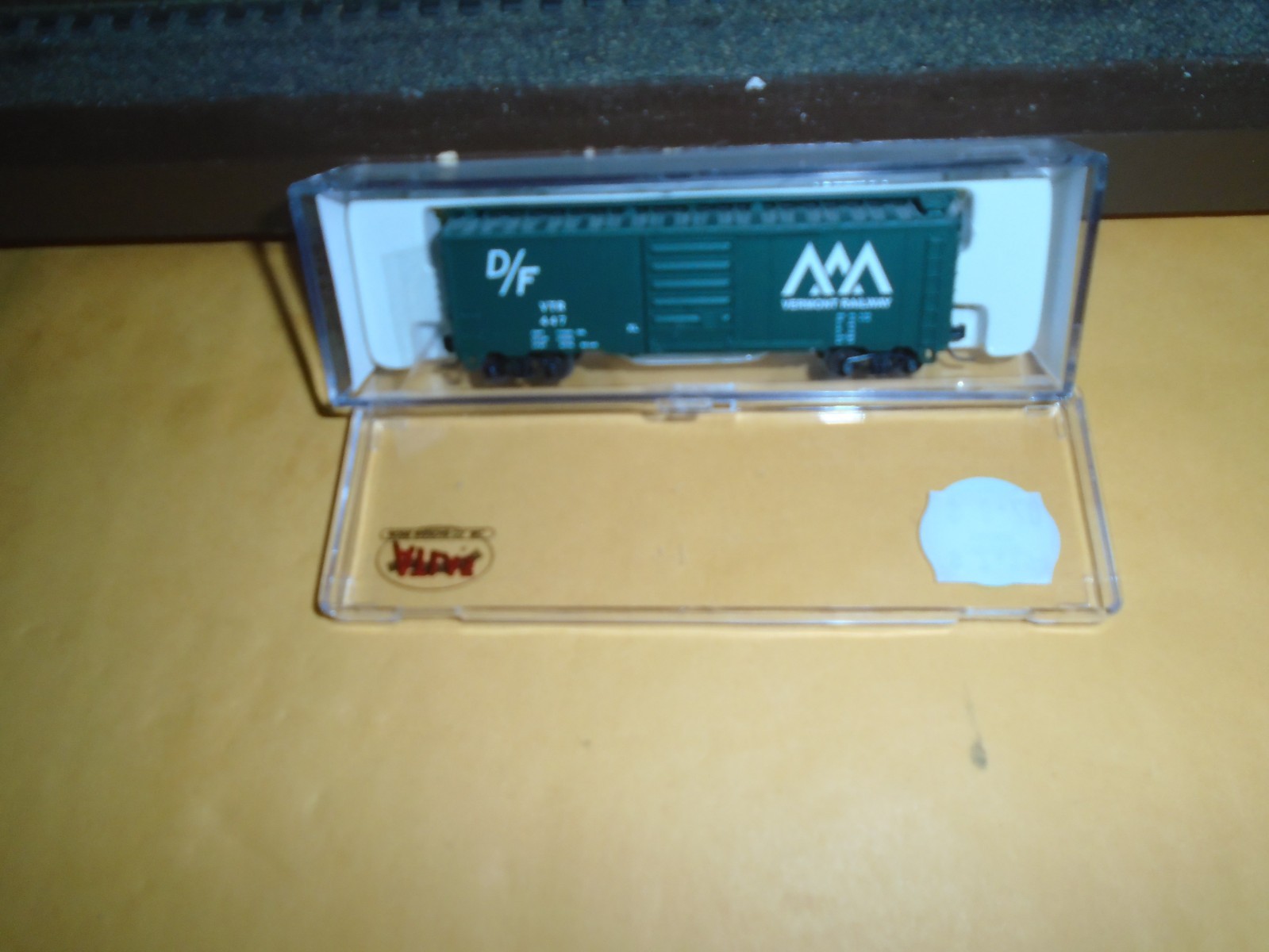 ATLAS #34063 40′ SINGLE DOOR BOXCAR – VERMONT RAILWAY #VTR 447 N