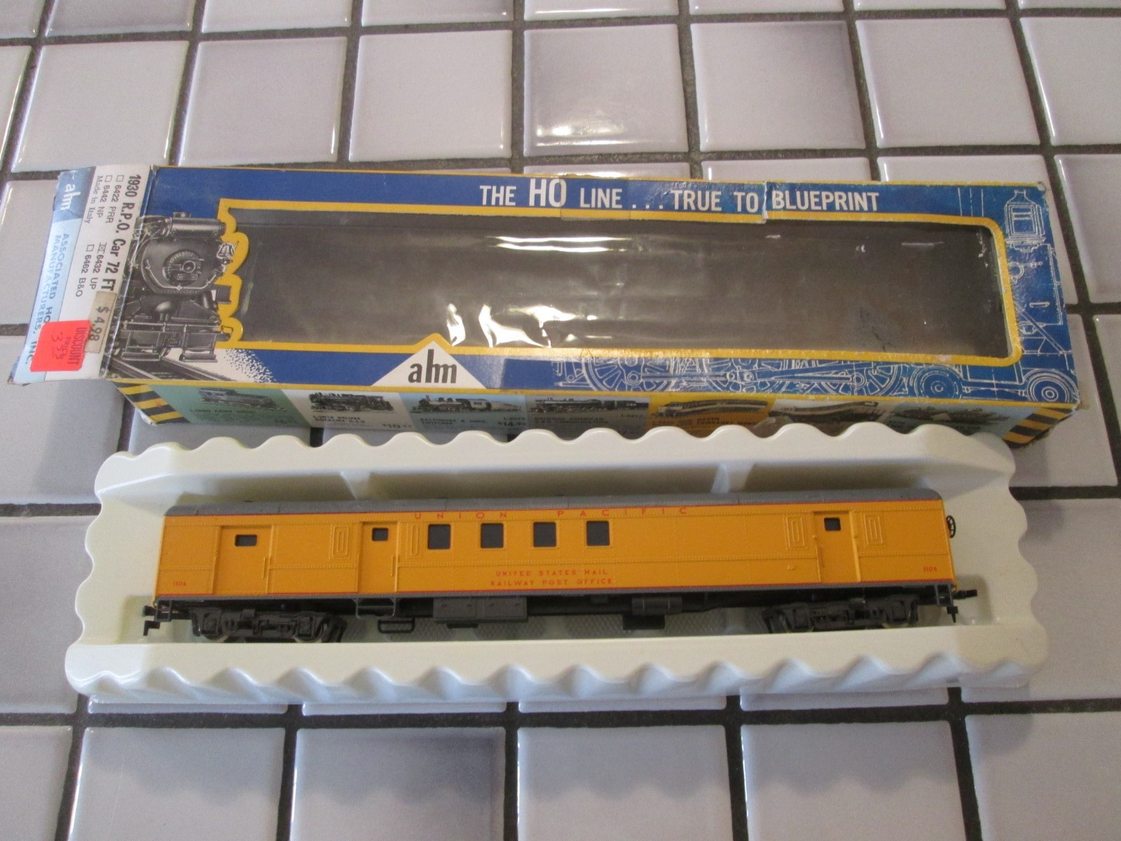 AHM/rivarossi UNION PACIFIC passenger car HO scale