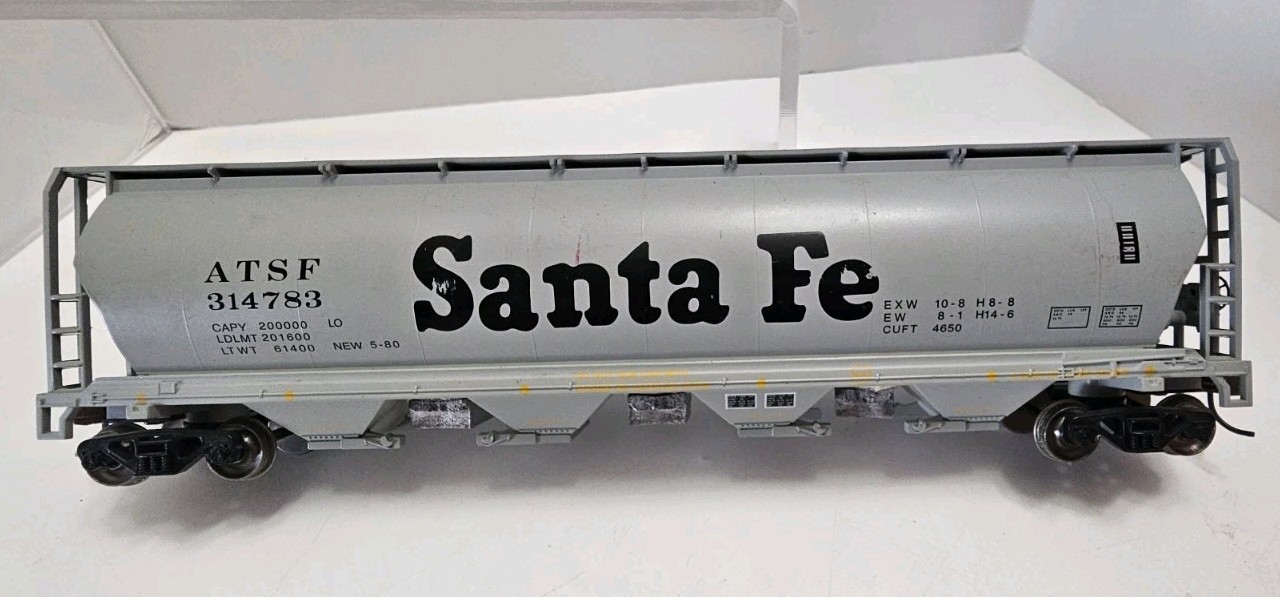 Bachmann HO Santa Fe 4-Bay Cylindrical Hopper ATSF 314783 – RTR