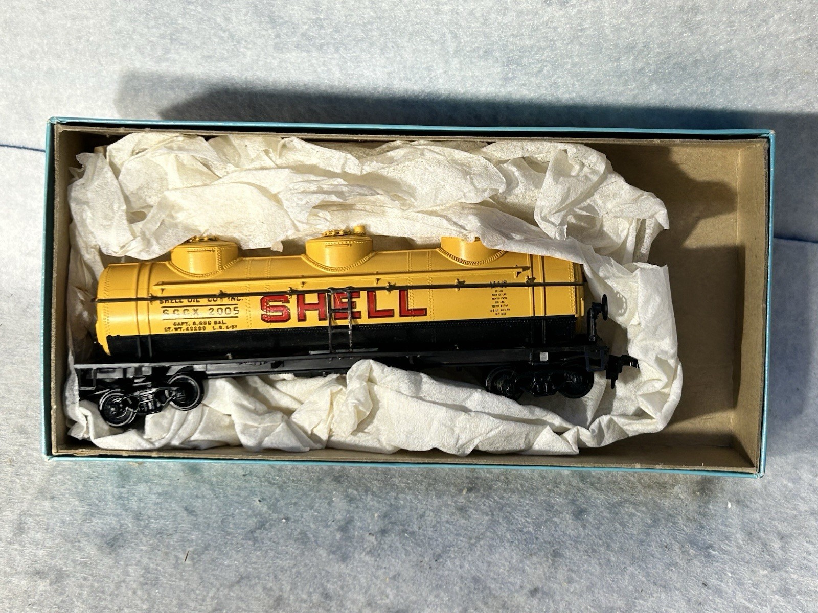 Nice Athearn Blue Box Shell Oil 3-Dome Tank Car HO