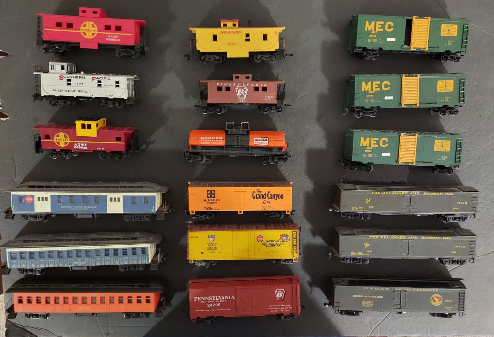 HO Scale Rolling Stock Car Lot Of (18) Various Roadway Names Types: Used @@