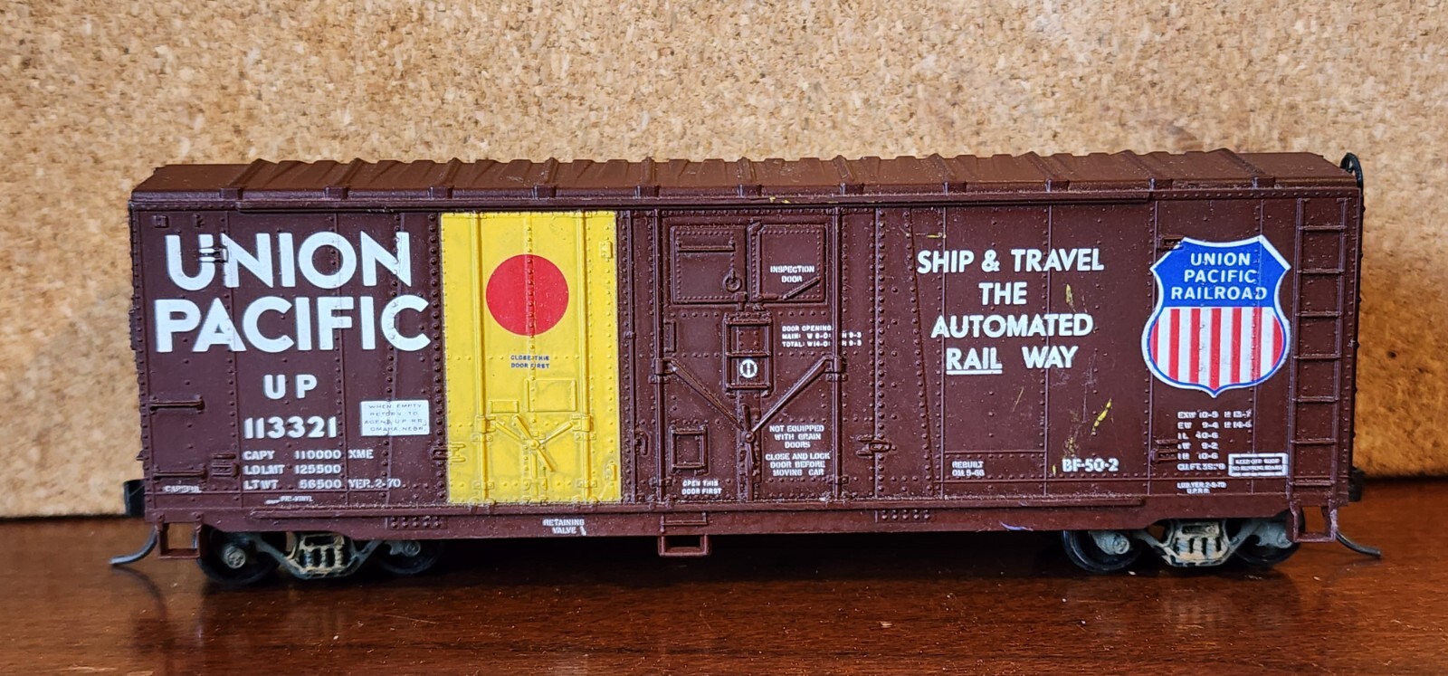 Union Pacific Railroad 40′ Double Plug Door Boxcar 113321 Athearn HO Scale