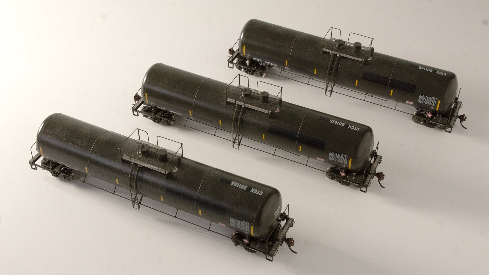 HO Scale Athearn Prime for Grime CTCX 30k Gallon Ethanol Tank Car 3 Pack