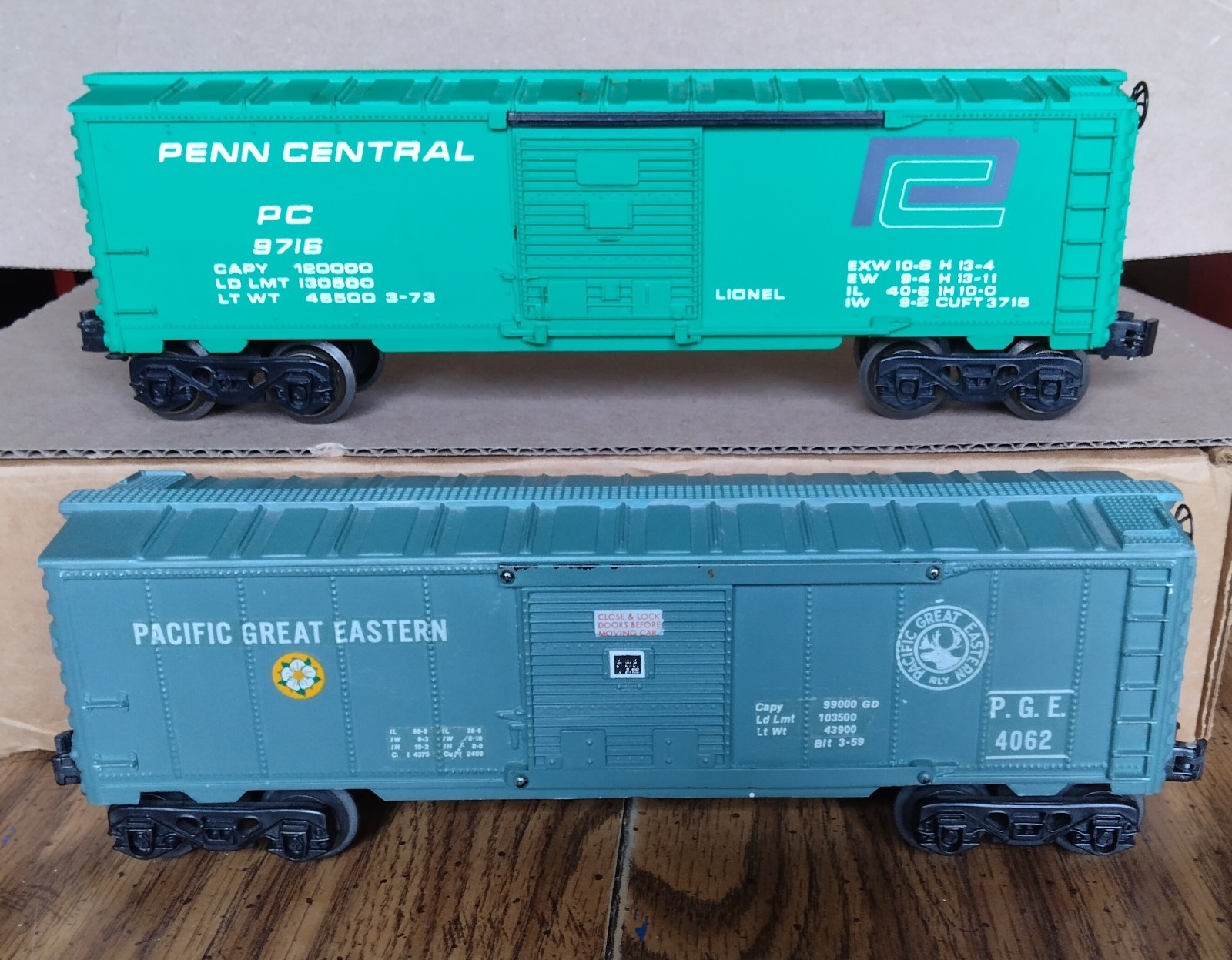 O/O27 – 1993 PACIFIC GREAT EASTERN No. 4062 & MPC PENN CENTRAL No. 9716 – PAIR