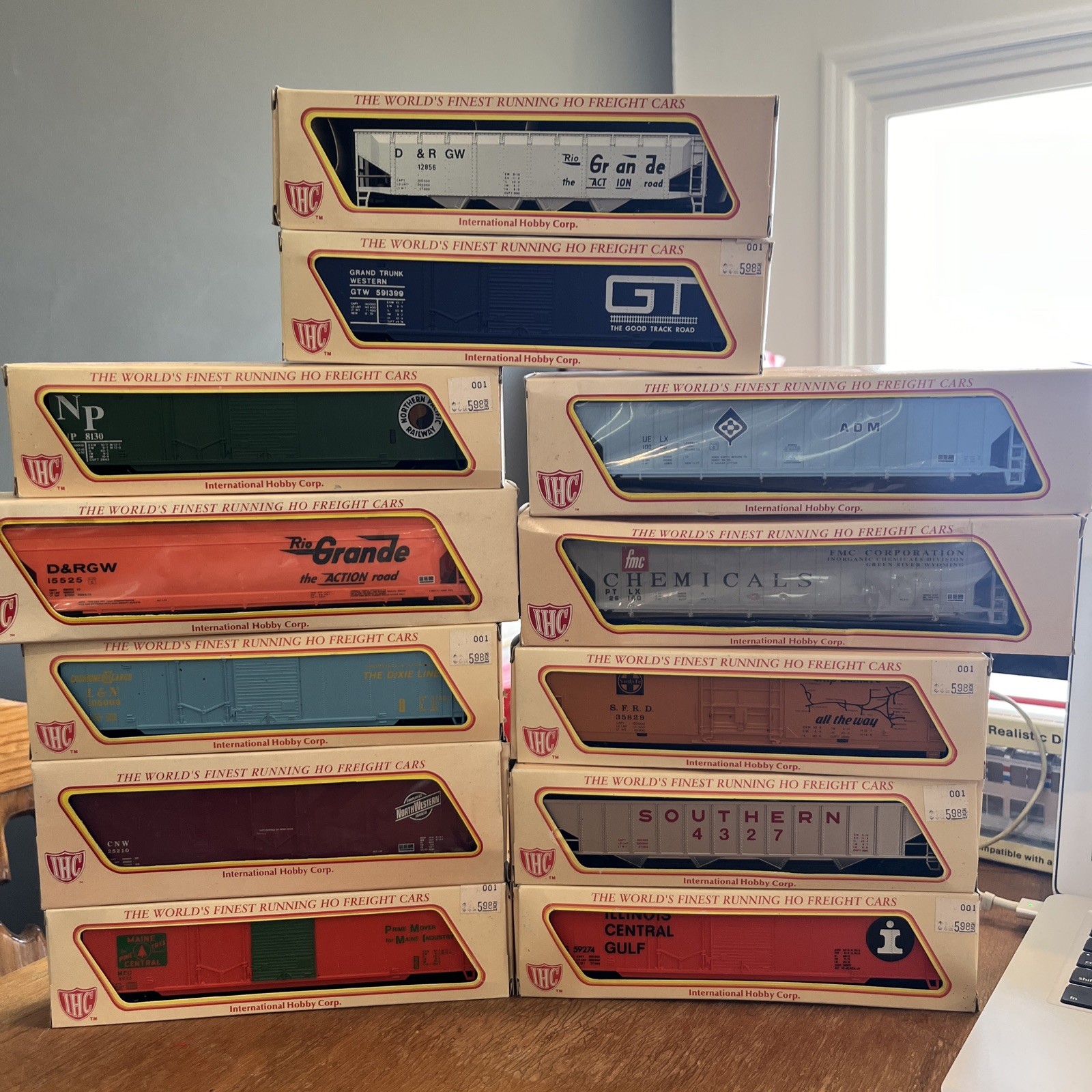 IHC HO Scale 12 Boxcars Assortment Lot NIB NOS Santa Fe Northern Pacific Dixie L