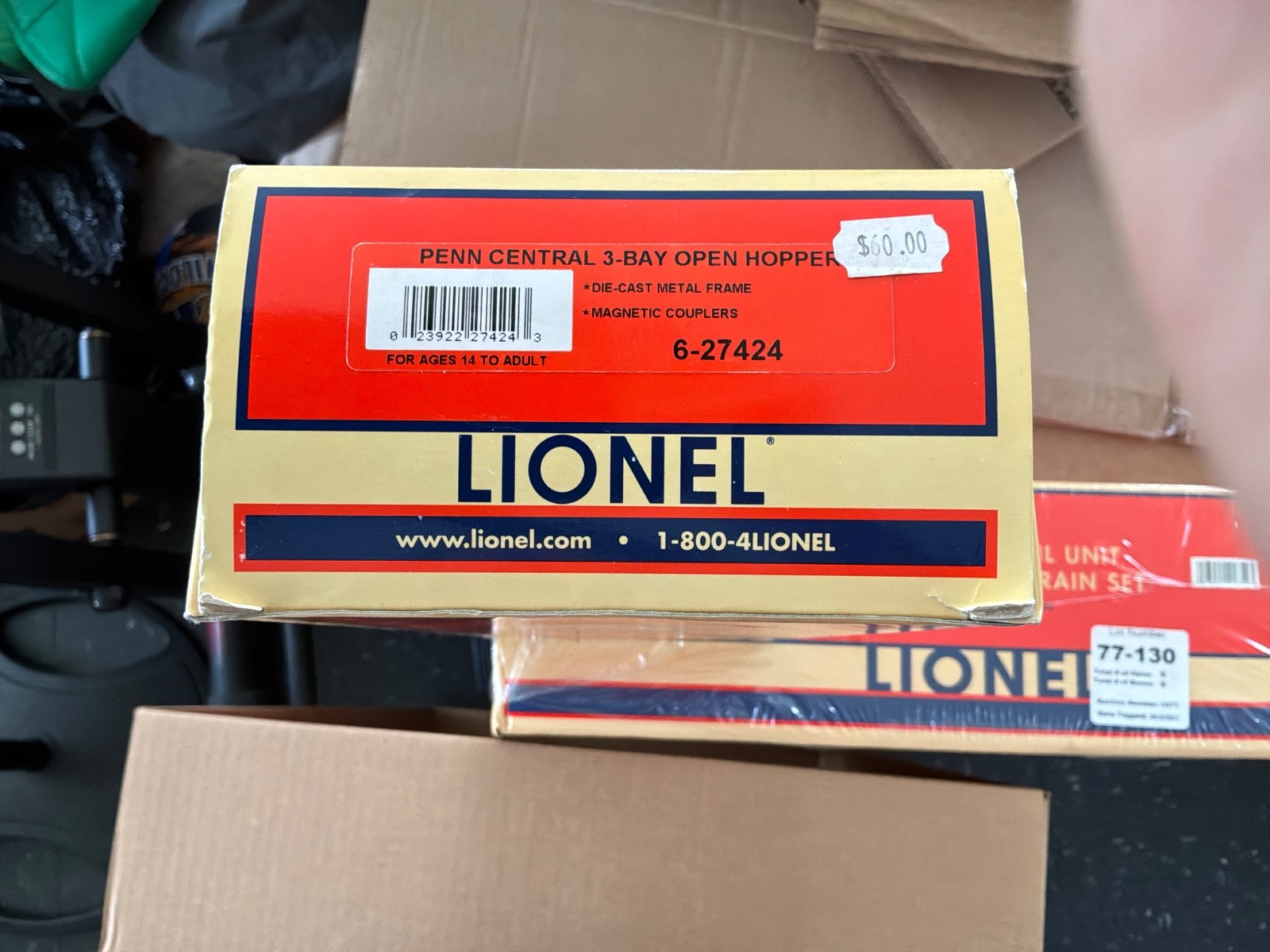 Lionel Penn Central three Bay open hopper diecast 6–27424 new in the box