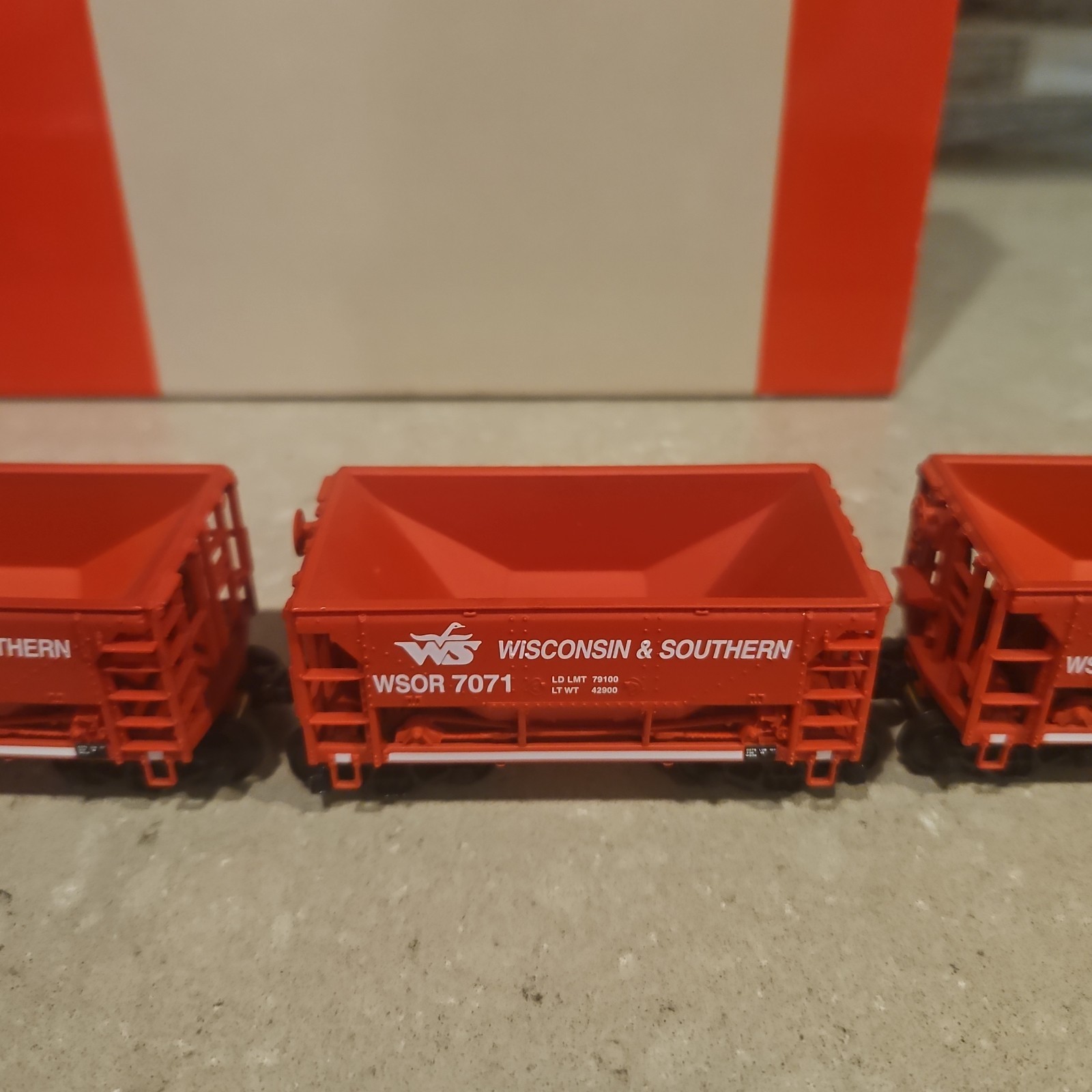Walthers HO Scale 932-4449 WISCONSIN & SOUTHERN ORE CARS (4 Pack)