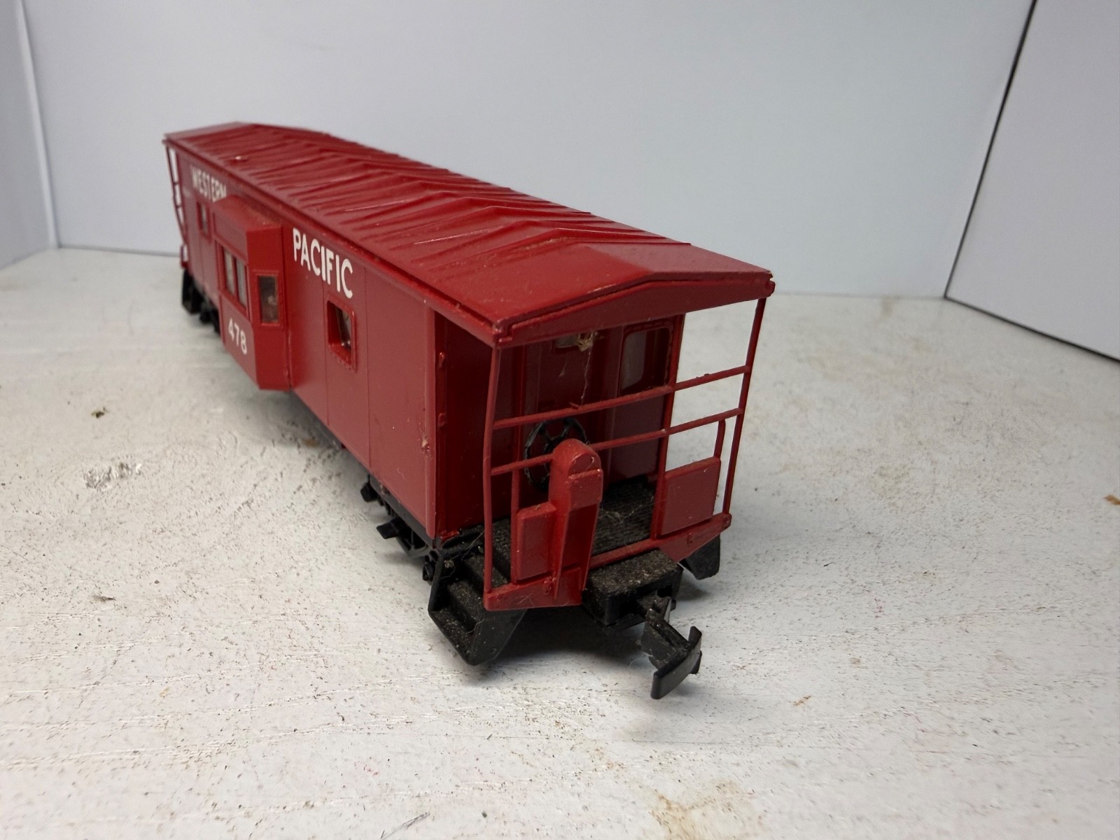 HO Western Pacific International Bay Window Caboose #478