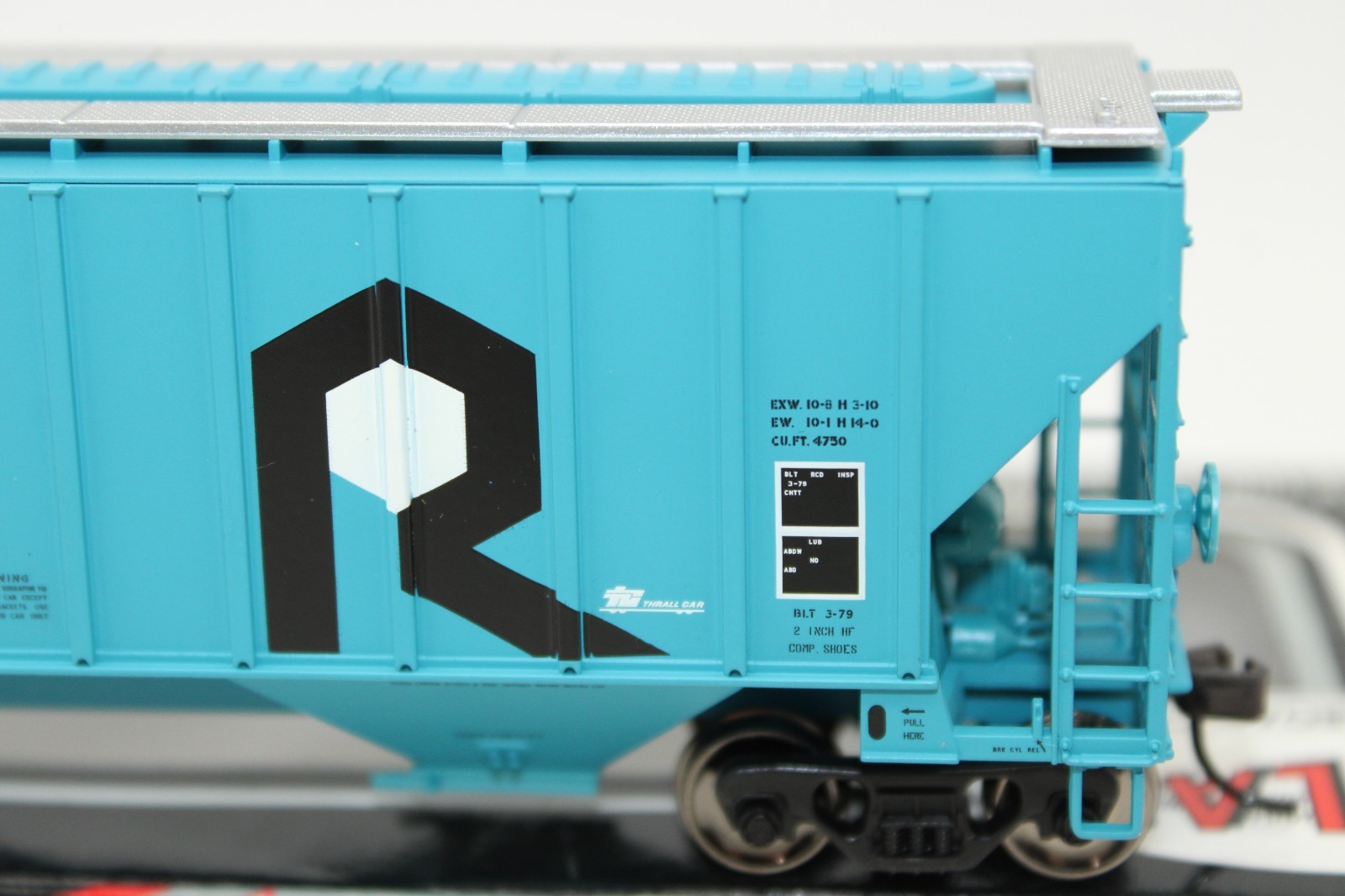 Atlas HO Scale Route Rock Island Thrall 4750 Cu Ft Covered Hopper Car NOS