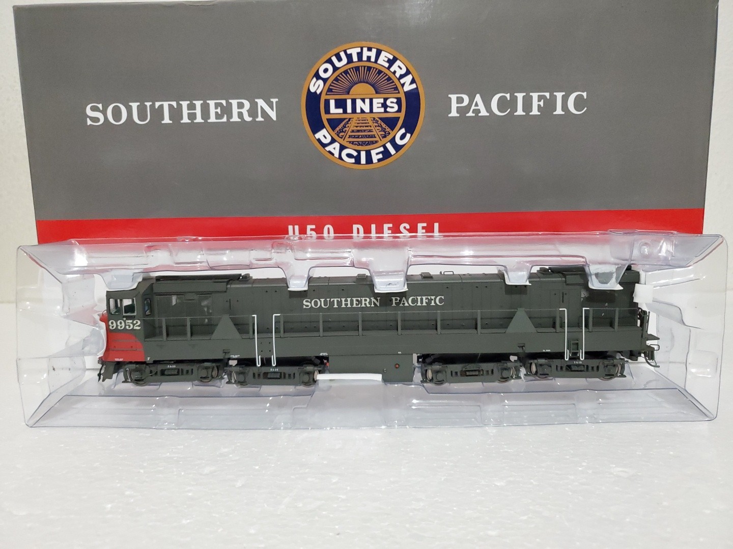 Athearn HO Scale GE U50 Southern Pacific Diesel Engine #9952 – *READ*