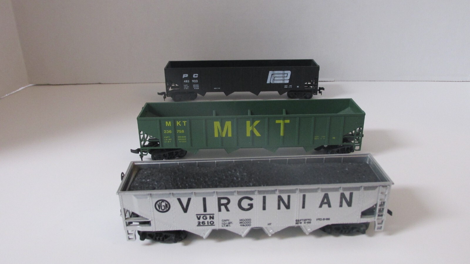 Ho scale,open hoppers,4 bay,bundle of 3,VGN 2610,MKT 236758,& PC 483922,plastic.