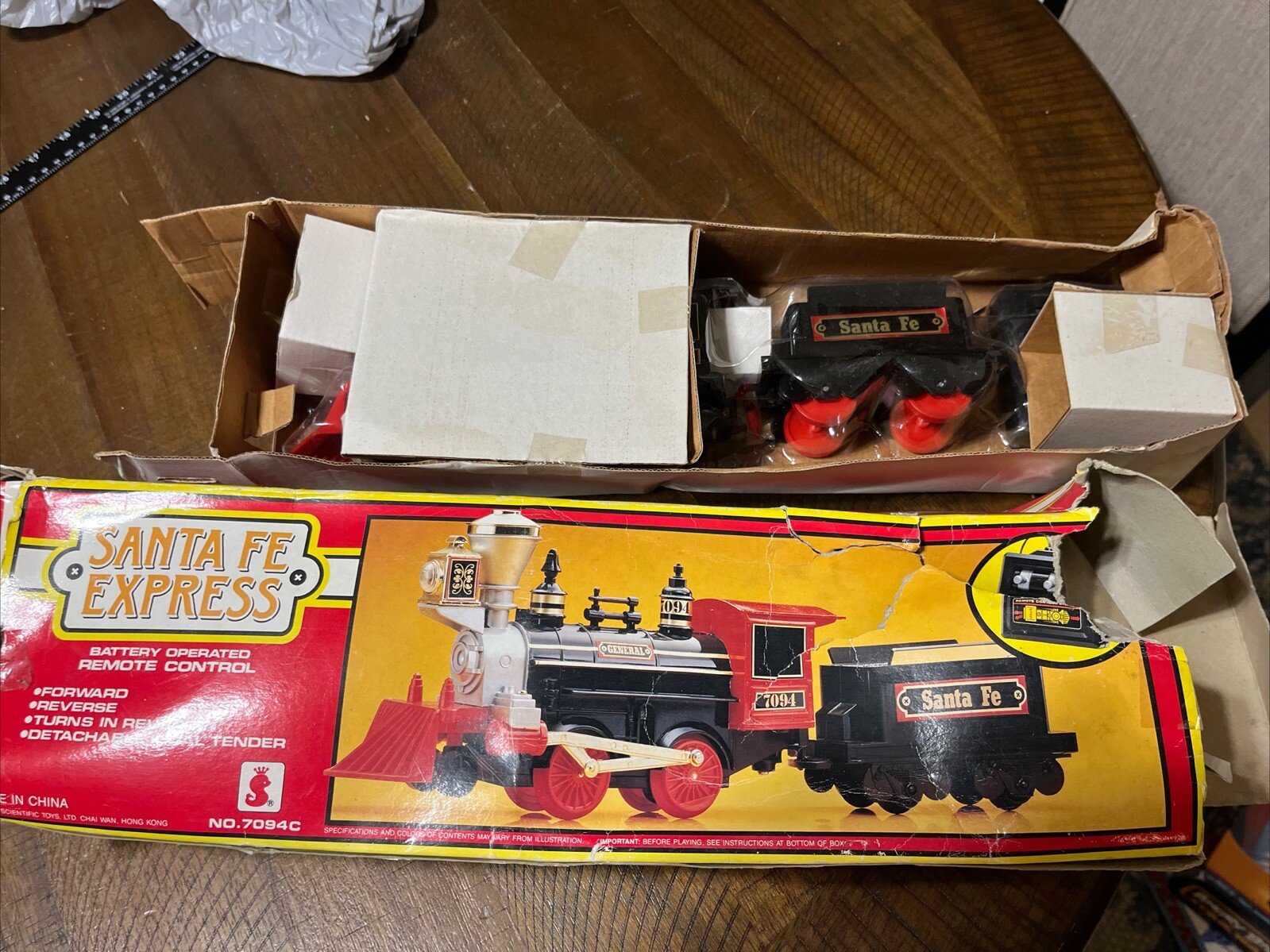 1988 Scientific Toys Santa Fe Express Locomotive + Coal Car W Remote! Open Box