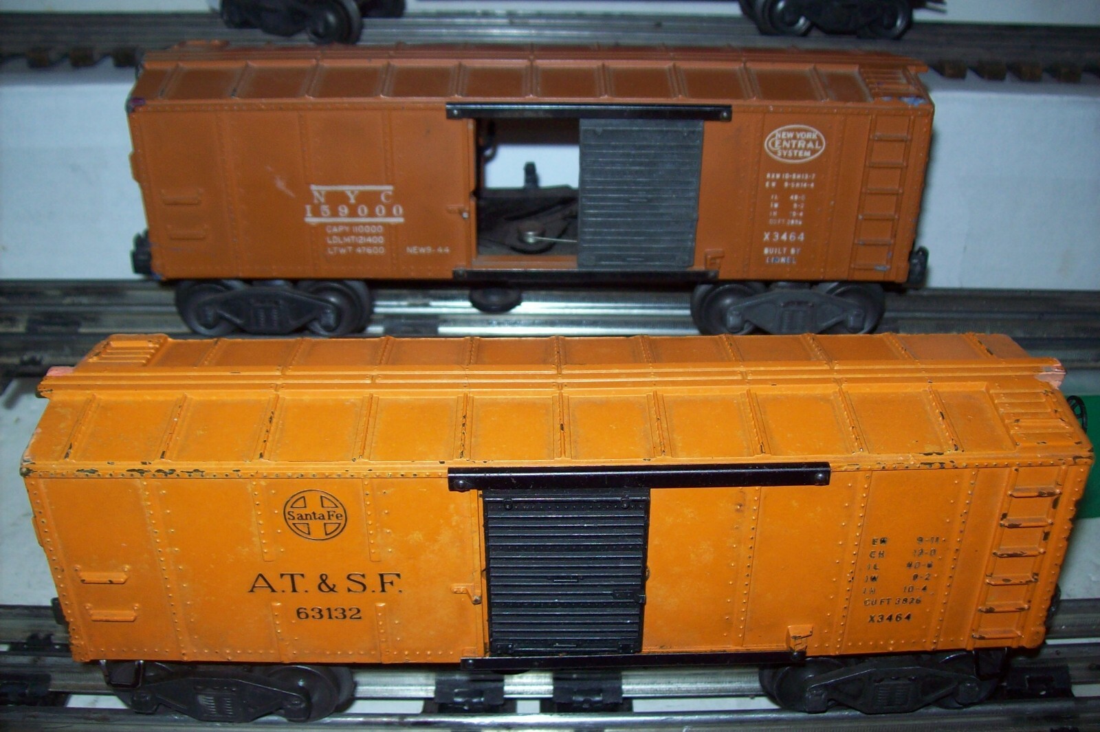 HOBOKEN TRAIN EXCHANGE LIONEL POSTWAR 3464 A.T. & S.F. & X3464 N.Y.C. OP. BOXCAR