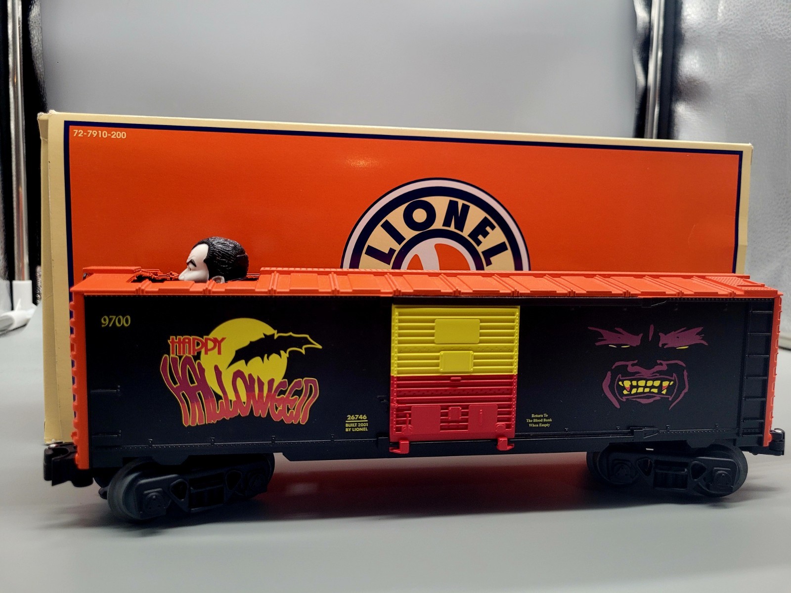 LIONEL TRAINS HALLOWEEN ANIMATED BOBBING DRACULA CAR 6-26746 O GAUGE 2001