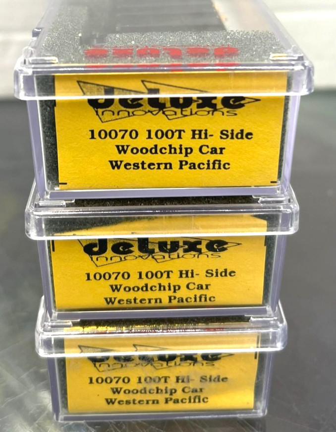 Deluxe Innovation N Scale Western Pacific Woodchips Cars 3 in Total w/Loads