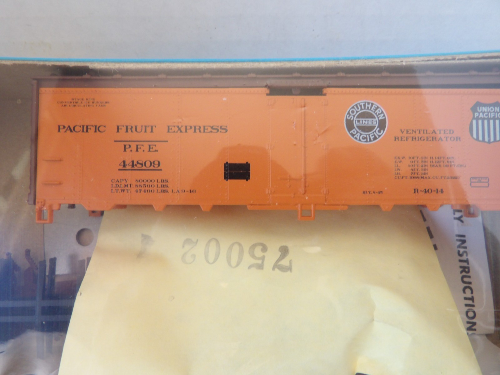 40 FT. STEEL REEFER CAR FOR; UNION PACIFIC & SOUTHERN PACIFIC BY; ATHEARN PO KIT