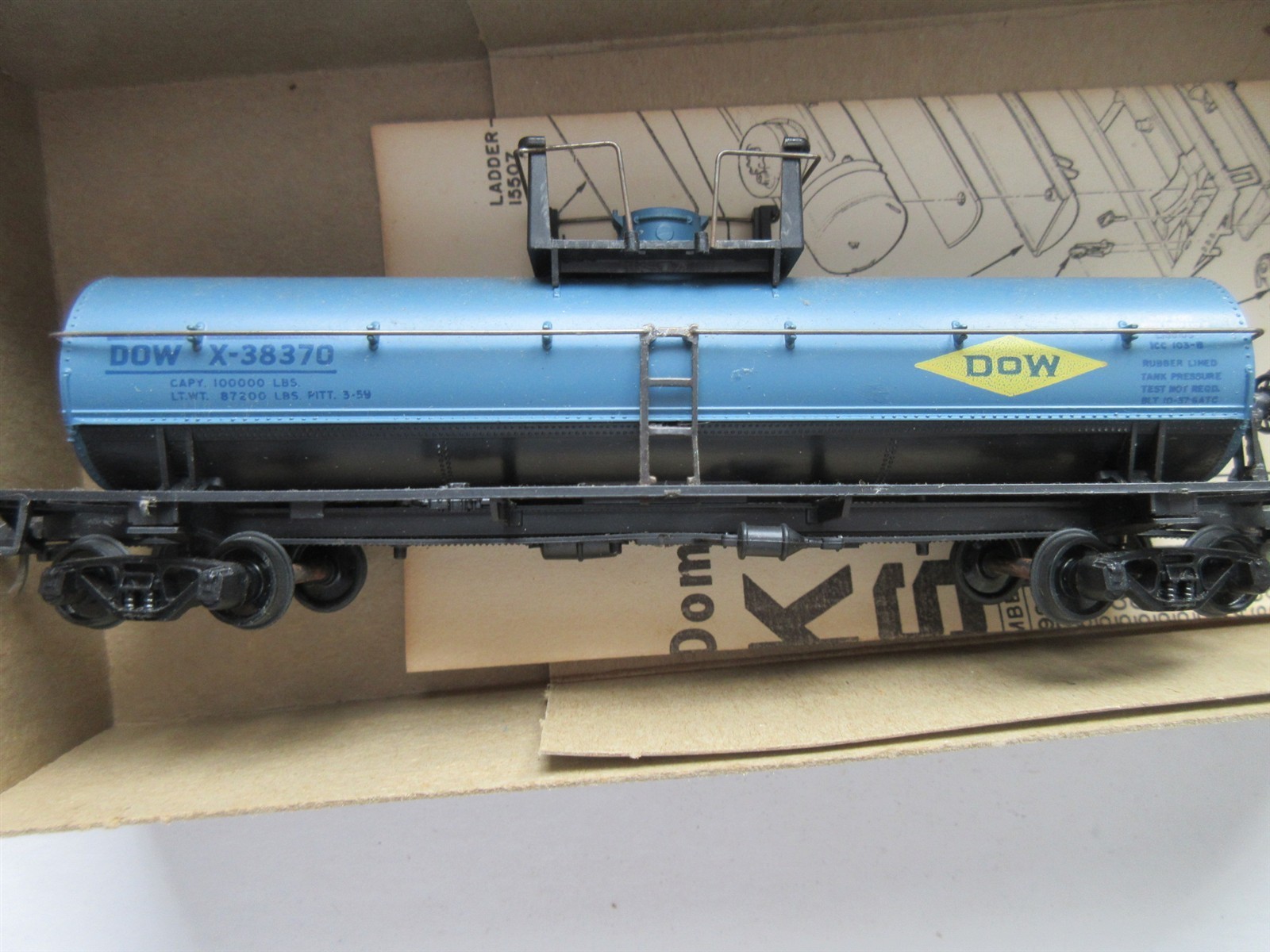 HO Athearn 1552 Dow Chemical Tank car KIT new in Original Blue Box