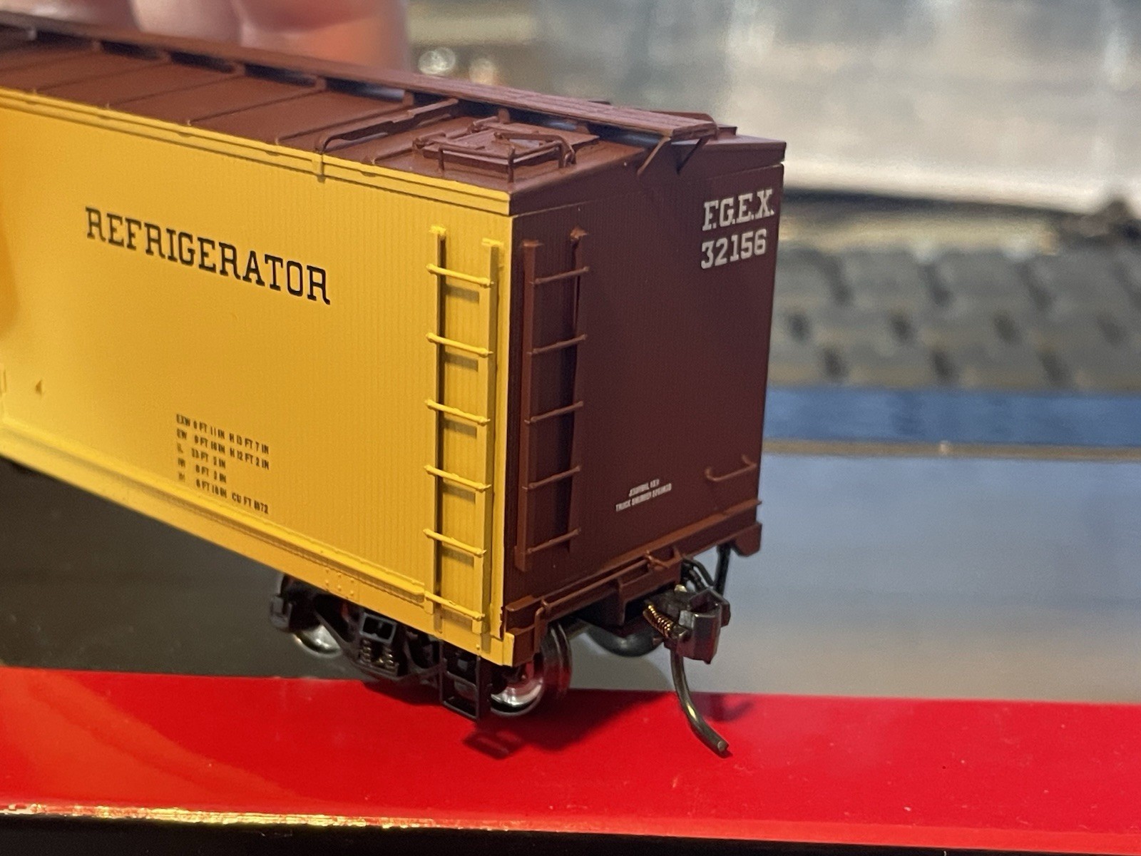 Intermountain HO Scale Fruit Growers Express Wood Reefer #32156