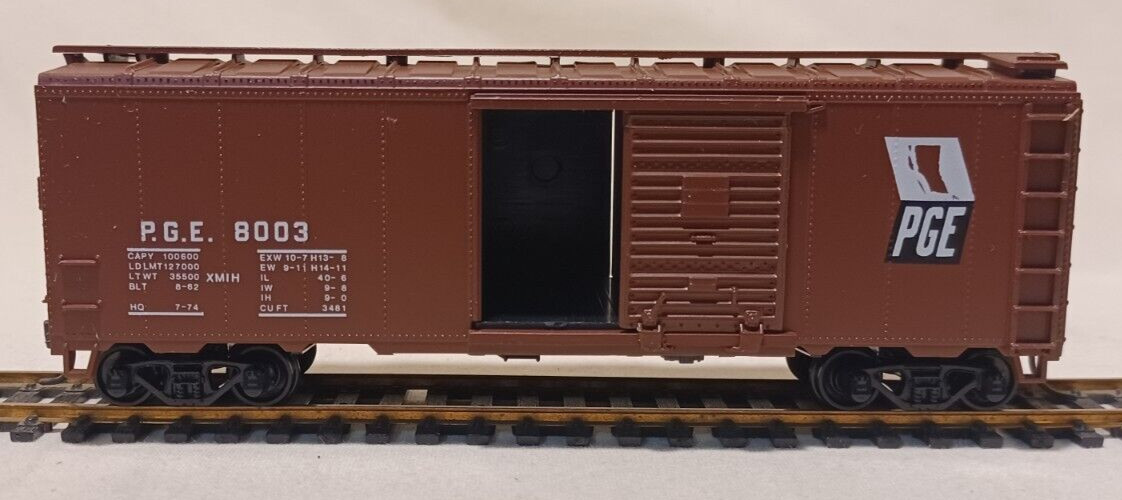 HO scale BEV-BEL 1389 PGE PACIFIC GREAT 40′ Box Car #8003 – Nicely Built-up !!
