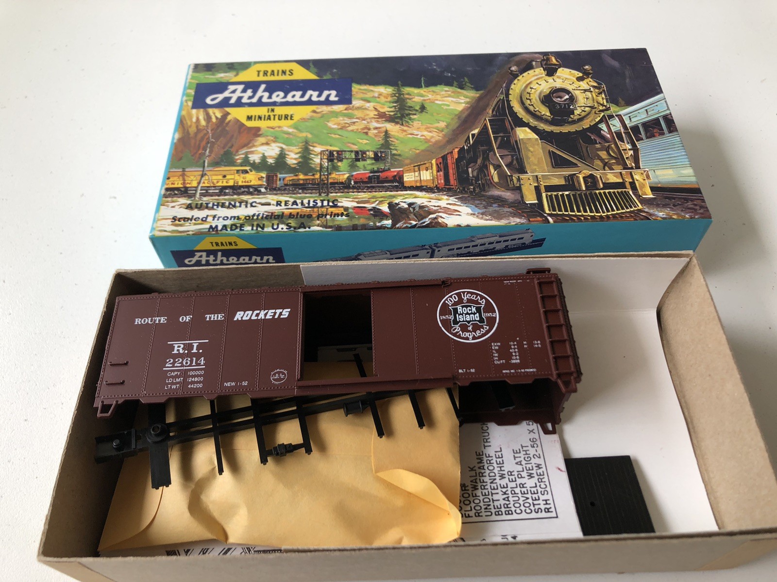 Athearn Bev-Bel Rock Island 40′ Single Door Box Car RI 22614 Unassembled Kit