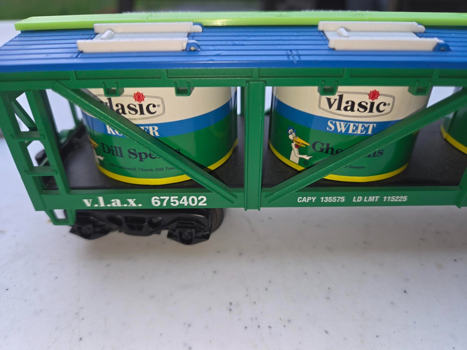 LIONEL, INSIDE TRACK VLASSIC PICKLE VAT CAR, EXCELLENT CONDITION SEE PHOTOS