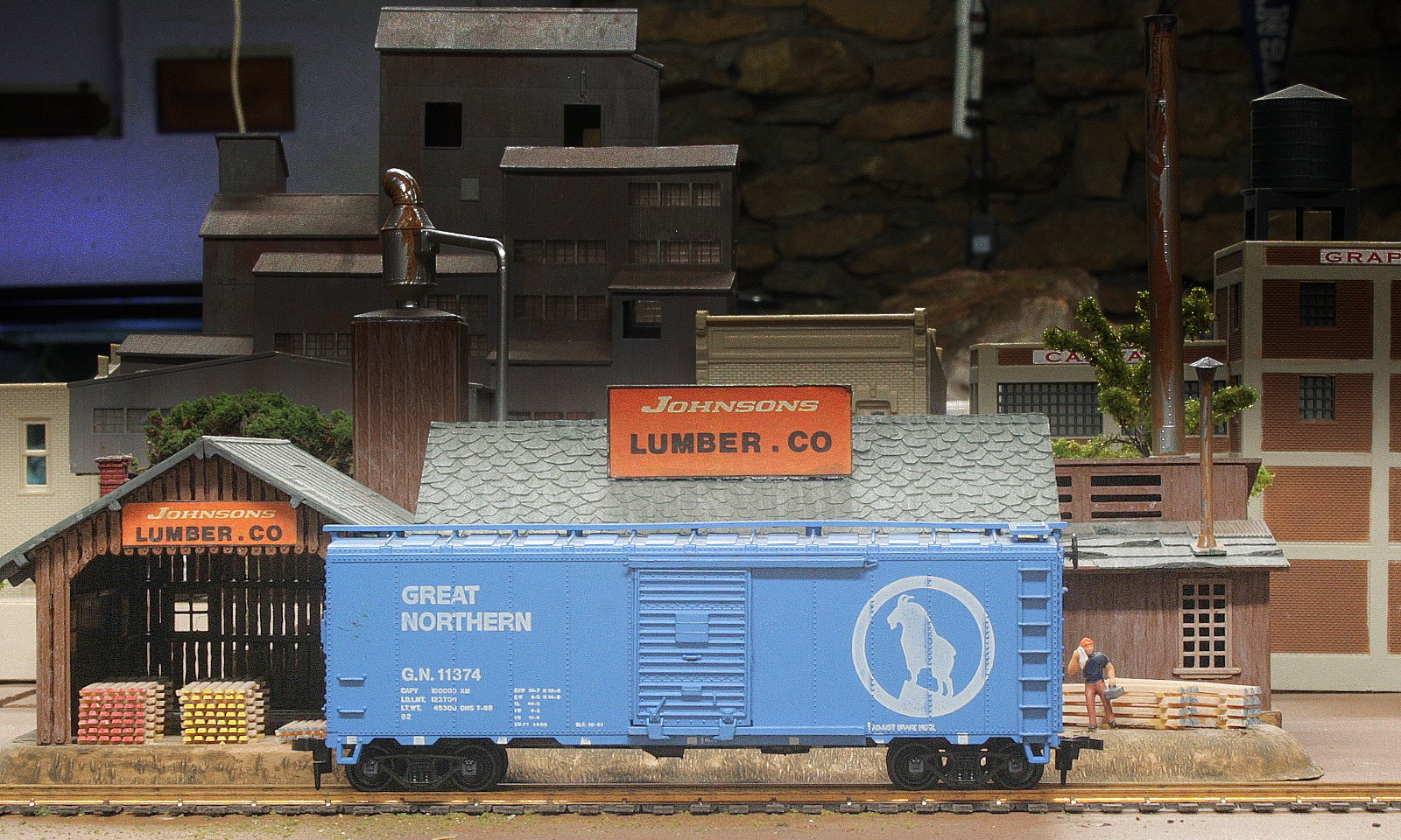 HO SCALE FREIGHT CAR – ATHEARN 1204 GREAT NORTHERN 40′ PS-1 BOXCAR – 11374