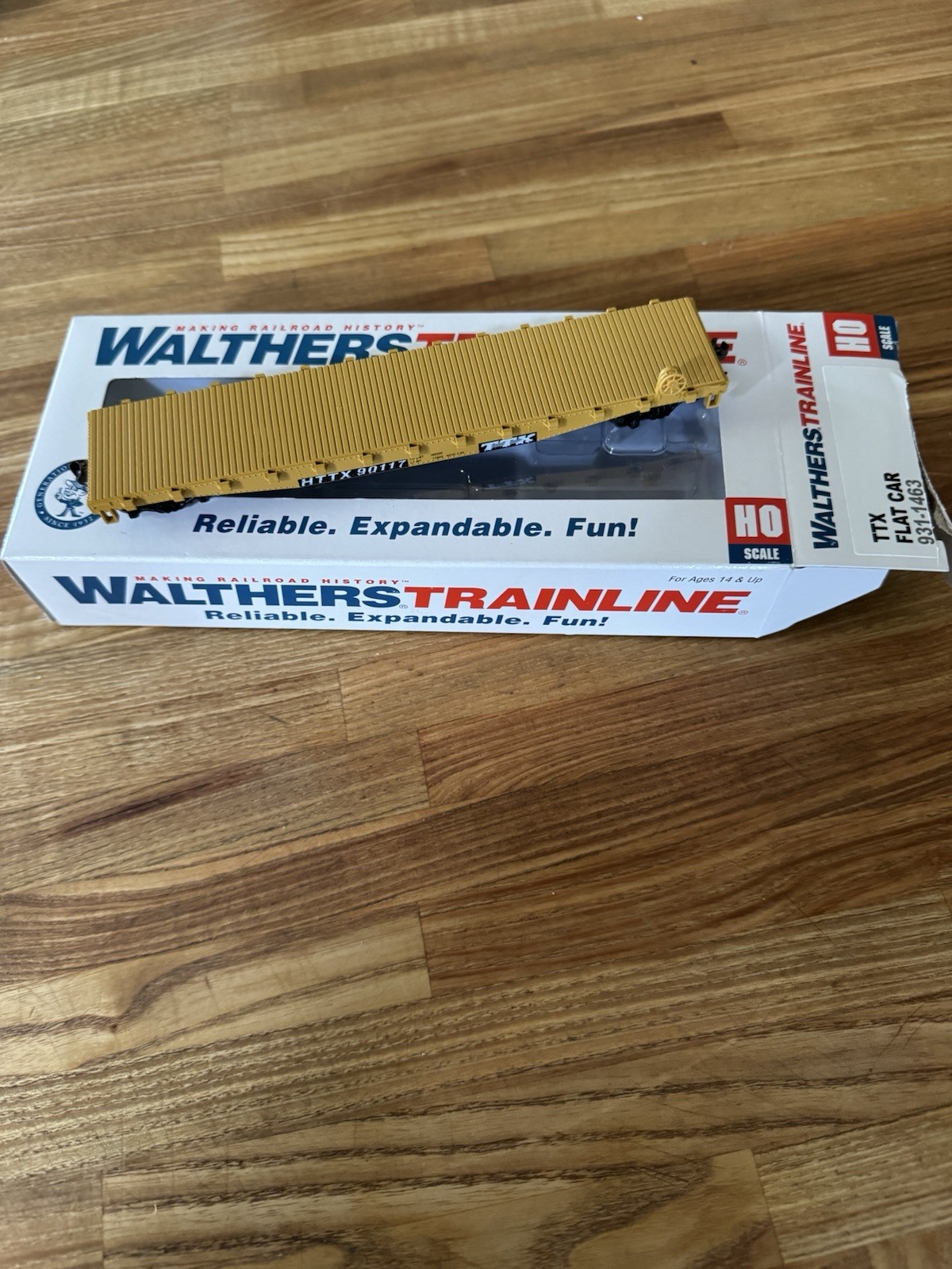 Walthers Trainline HO HTTX Flat Car TTX Yellow/Black 931-1463
