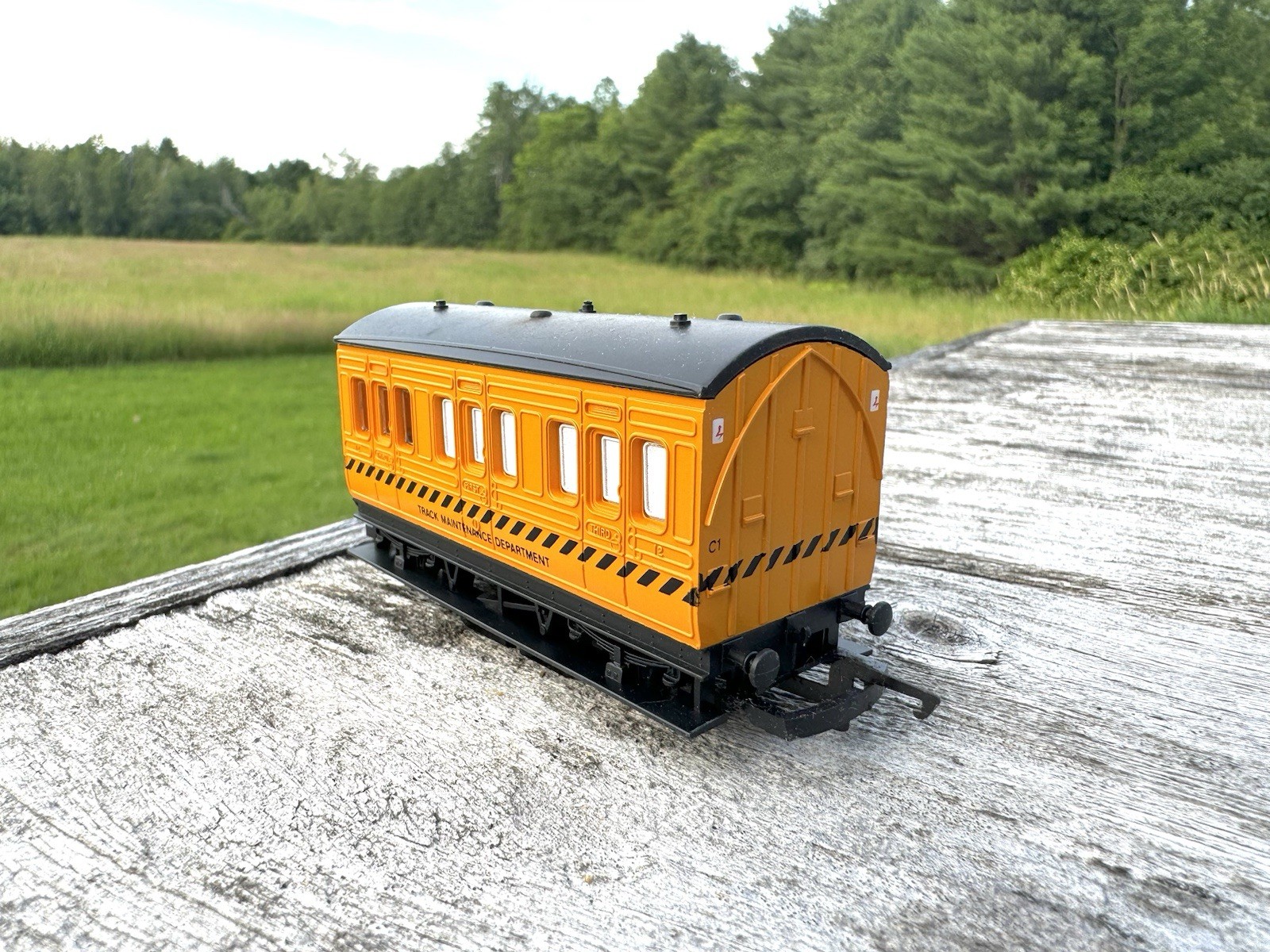 Hornby Railways R.296 European Track Cleaning Coach OO Gauge