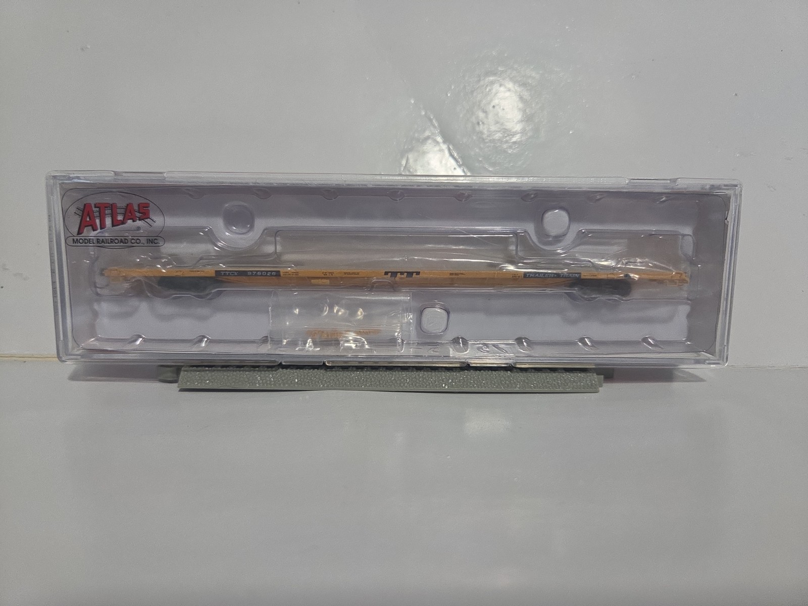 ATLAS N SCALE ACF 89′ 4″ FLAT CAR (CONTAINERS) TRAILER TRAIN (TTCX) #976026…