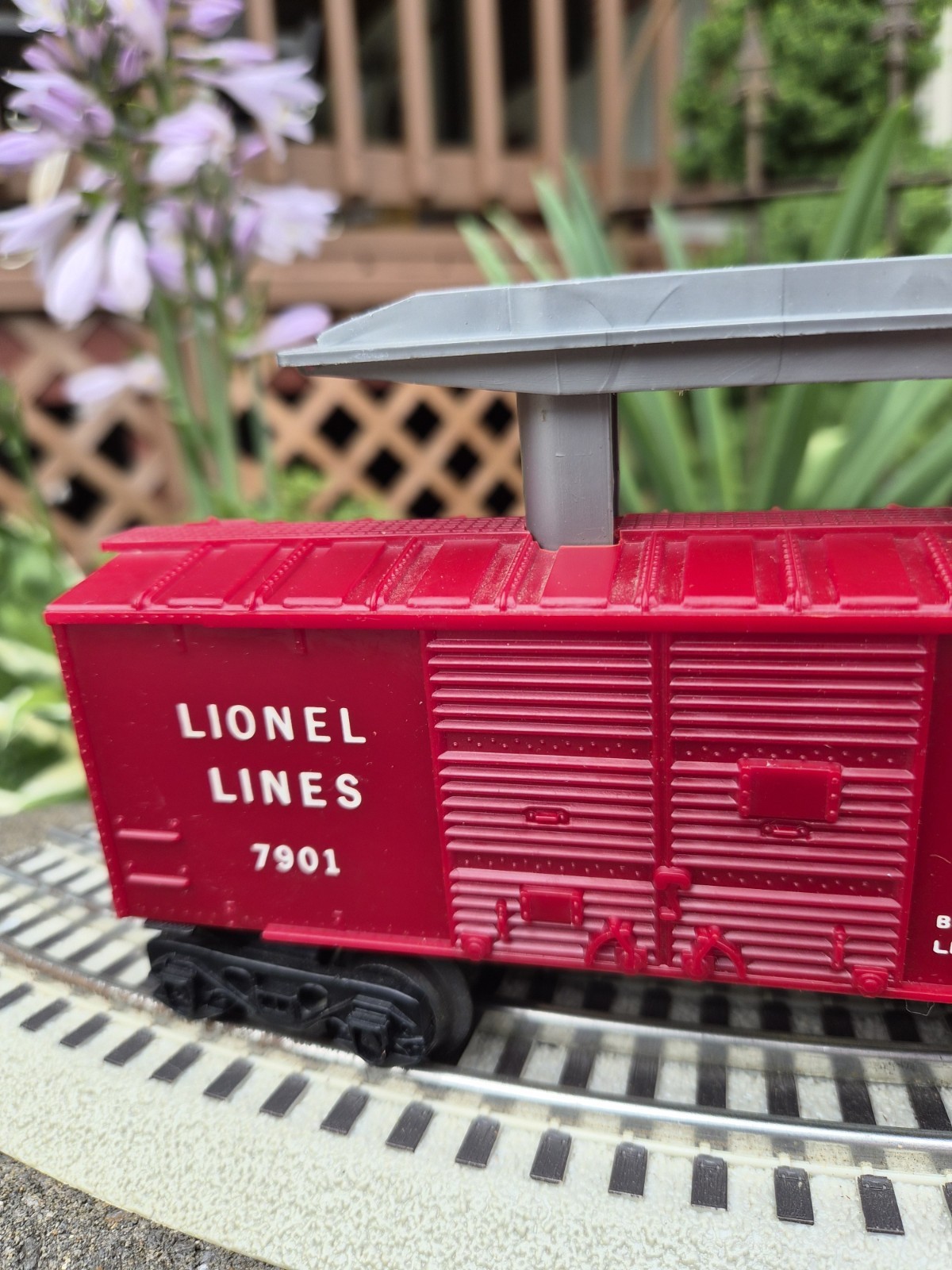 Lionel Lines O/027 “Cop & Hobo” OPERATING HYDRAULIC PLATFORM MAINTENANCE CAR