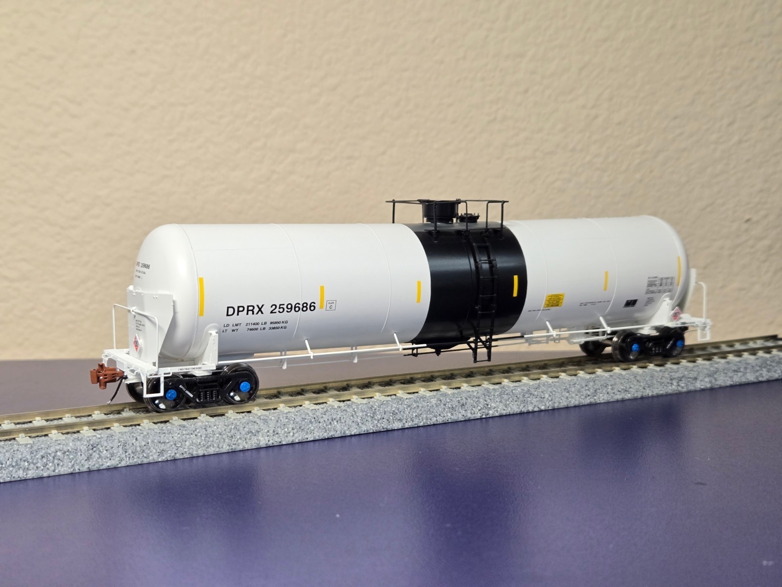 HO Scaletrains Rivet Counter Trinity 31K, DPRX several road No. w/Kadee Couplers