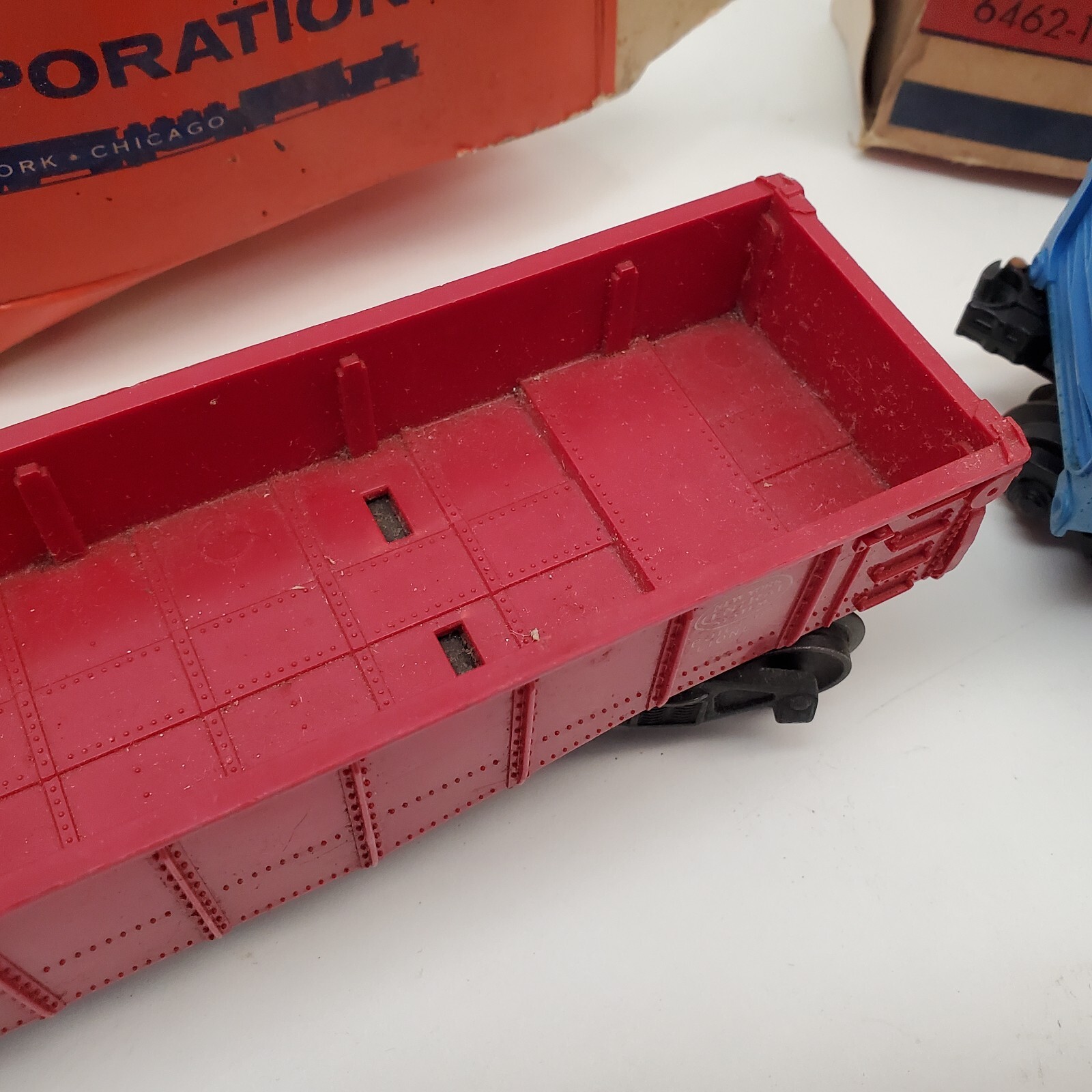 Pair of Lionel NYC Gondola Car No. 6462 & 6162 Postwar Red Blue