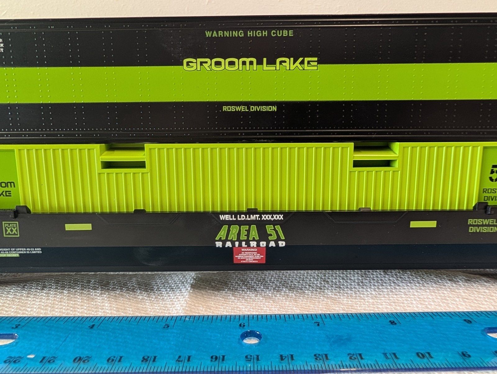 LIONEL AREA 51 ALIEN MAXI-STACK O GAUGE TRAIN CAR 2 CONTAINER USED NO BOX