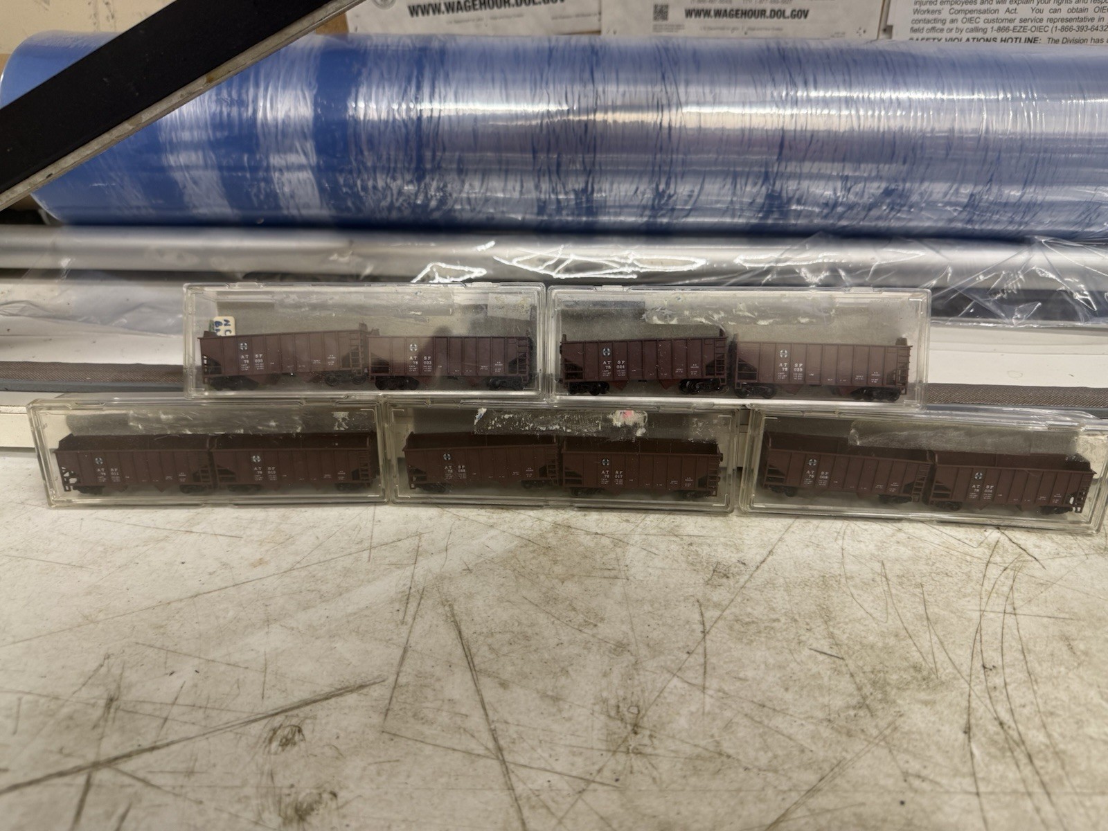 N Scale 5 Vintage 5 Connected Uncovered Ore&Coal Car Combinations. (RS:G)