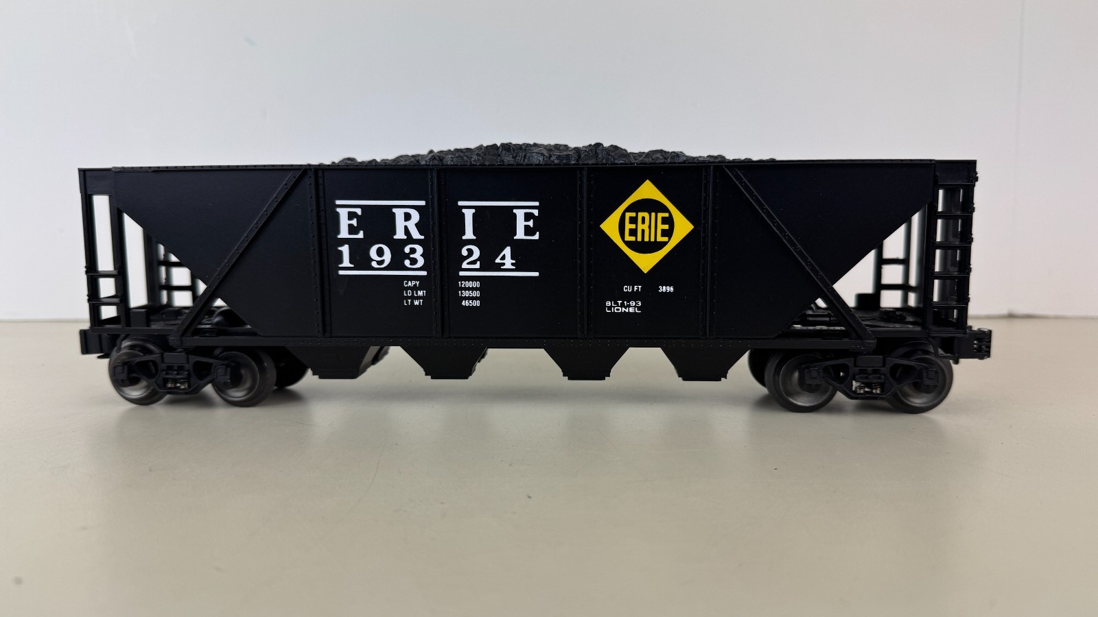 Lionel # 6-19324 ERIE 4 Bay HOPPER with Coal Load & Box – O Gauge Train