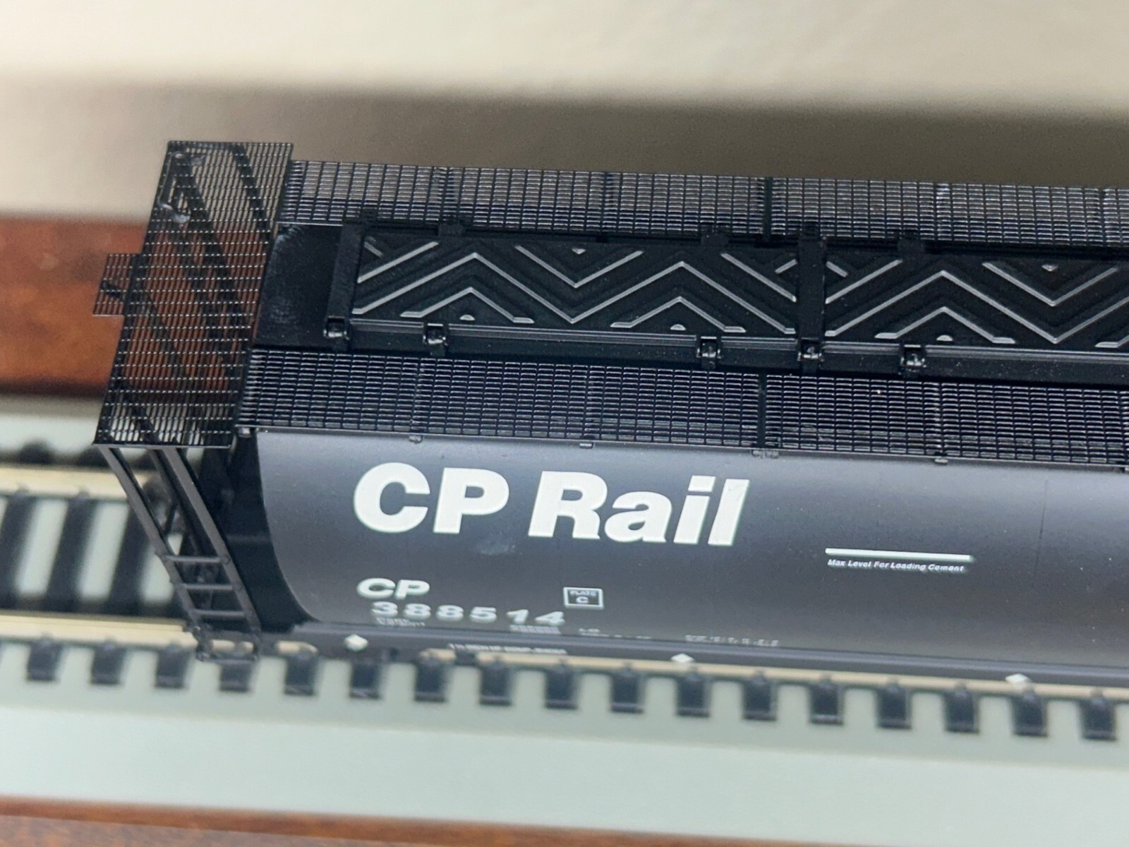 CANADIAN PACIFIC MULTI-MARK PACMAN BLACK CYLINDRICAL HOPPER CAR HO Scale NEW