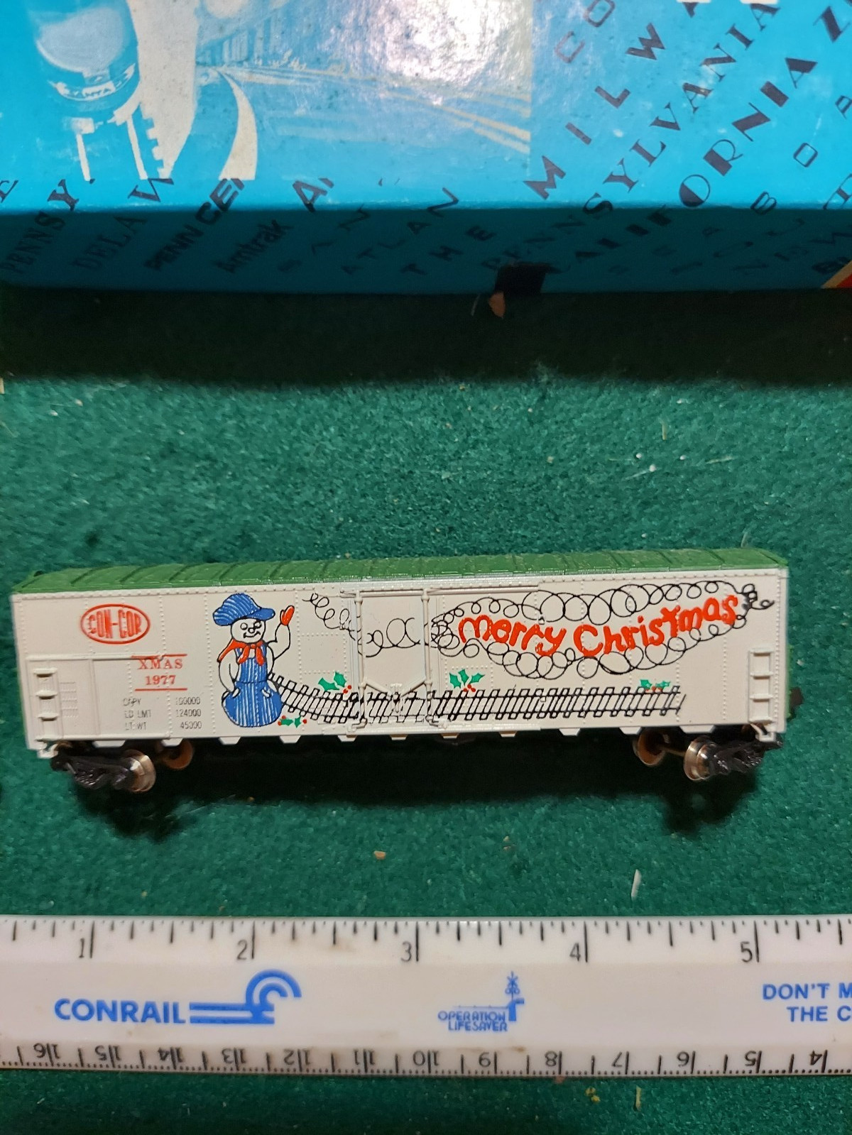 CON-COR N SCALE 1977 CHRISTMAS BOX CAR
