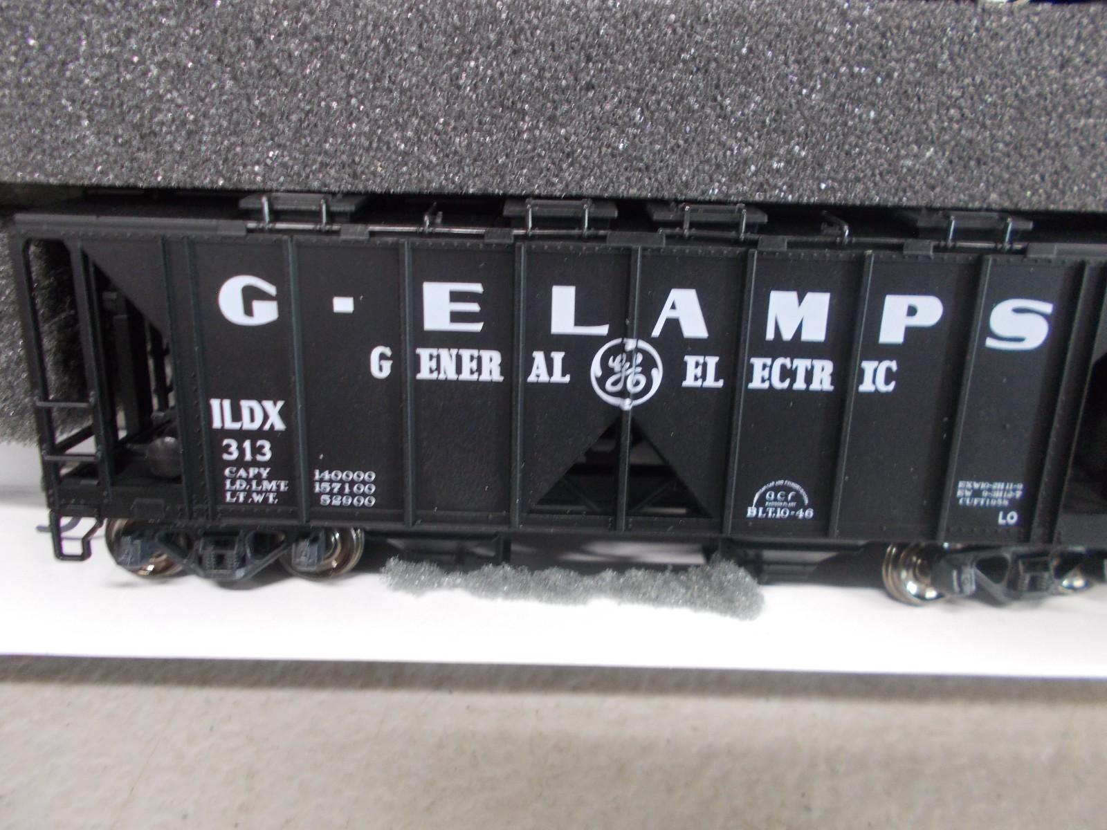 KATO # 38-0202~G-E LAMPS 70 TON COVERED HOPPER ~ BUILT 3-CARS ~ HO SCALE ~LOT–S