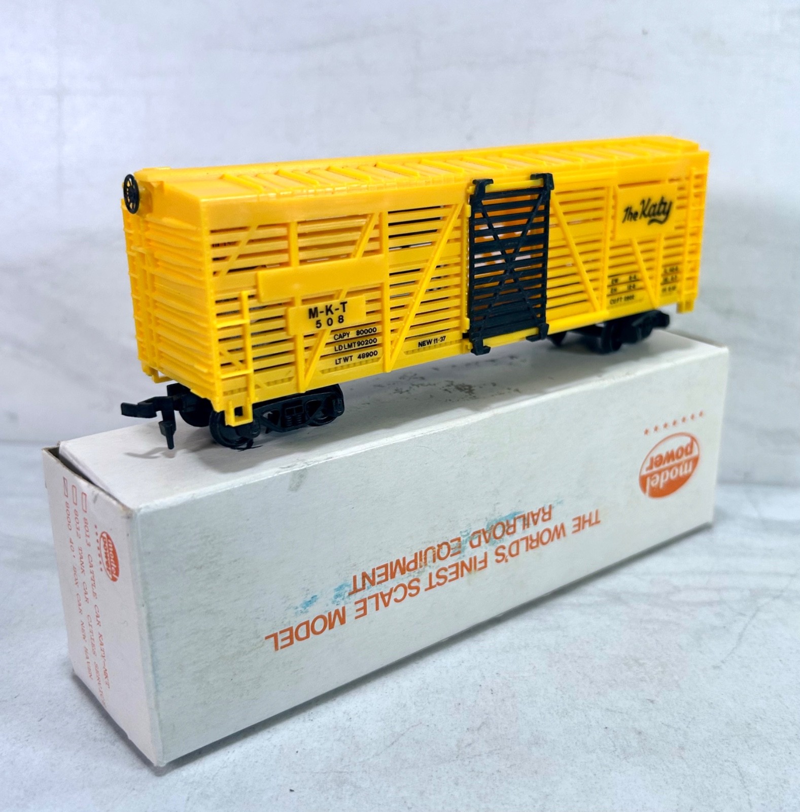 Model Power HO Scale 8013 M-K-T “The Katy” 40′ Stock Cattle Car #508 w/ Box